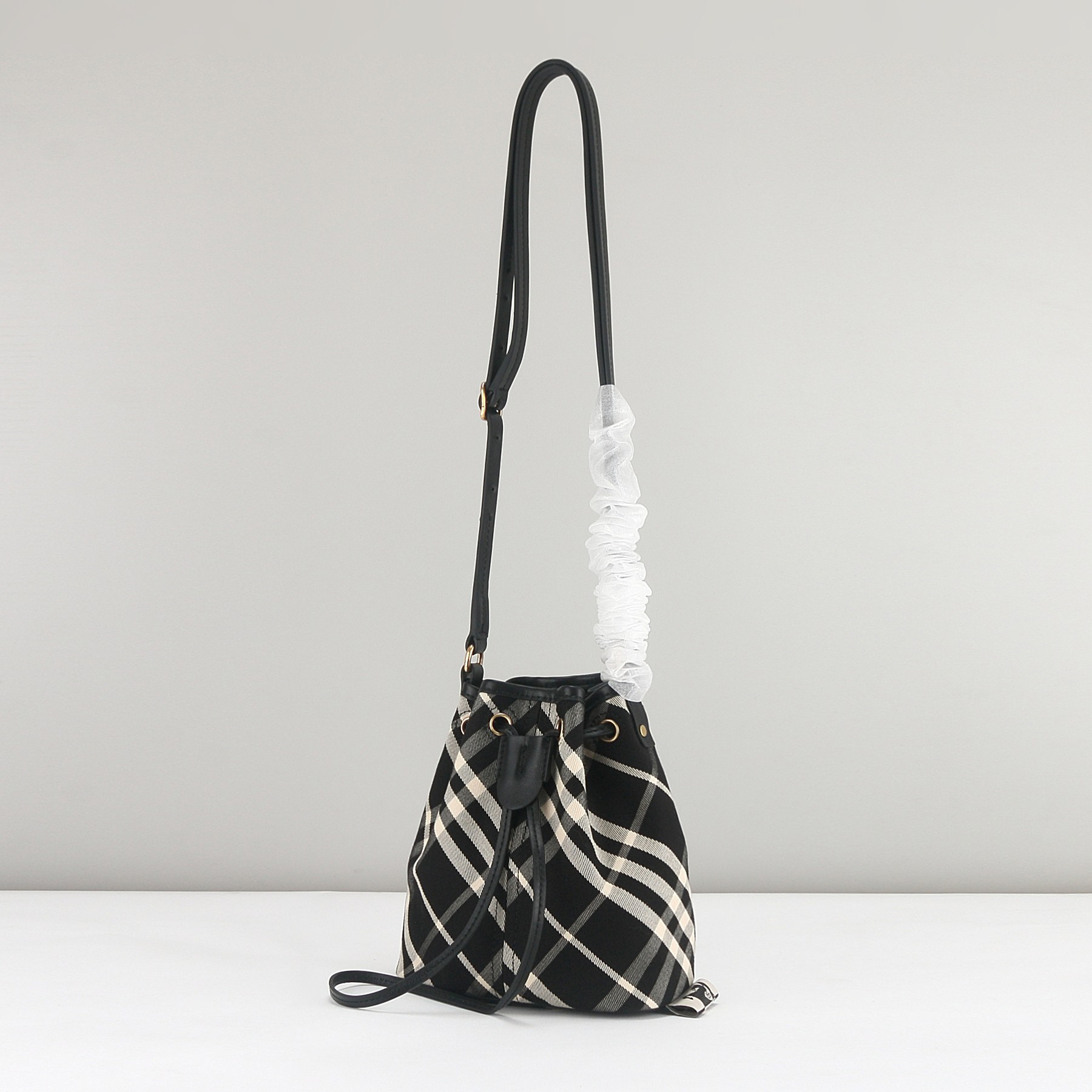 [TOP] BURBERRY Mini Bucket Bag 17.5 x 10.5 x 20cm - Black - 711 Luxury