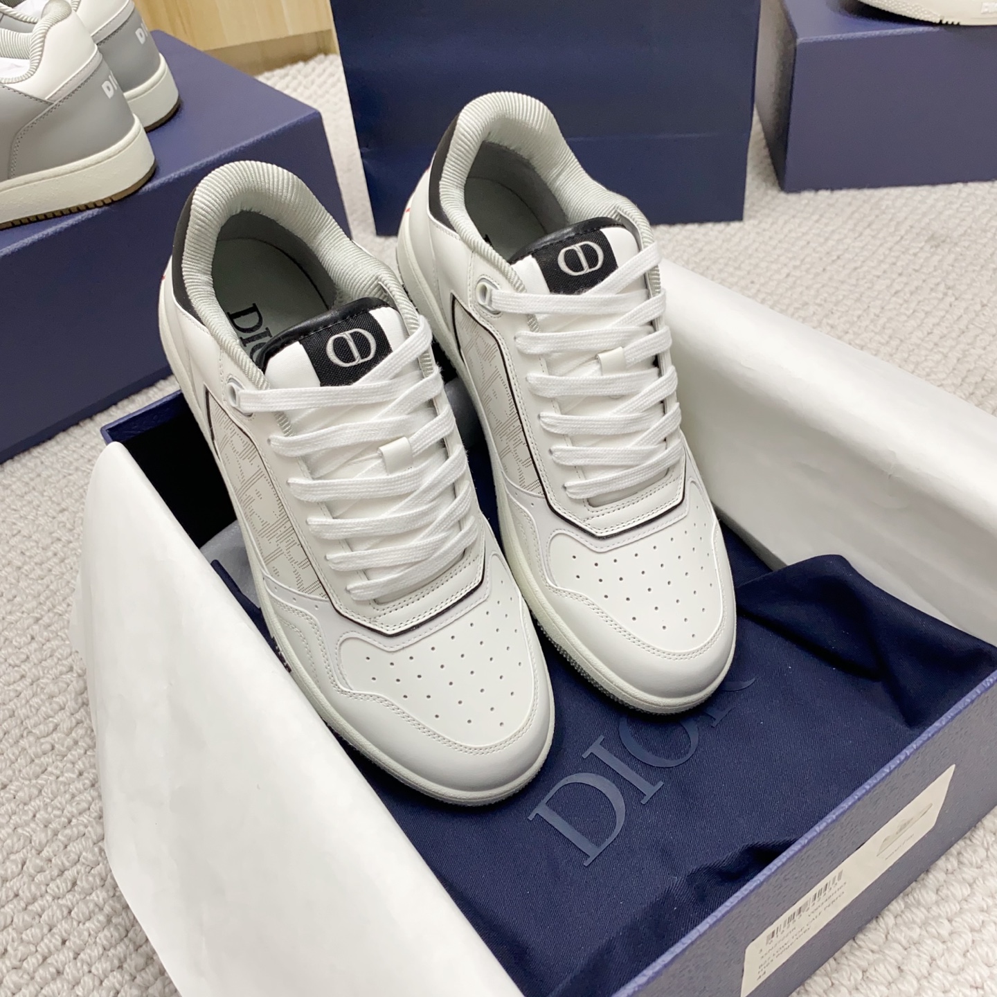 [TOP] Christian Dior  Men's Sneakers - White