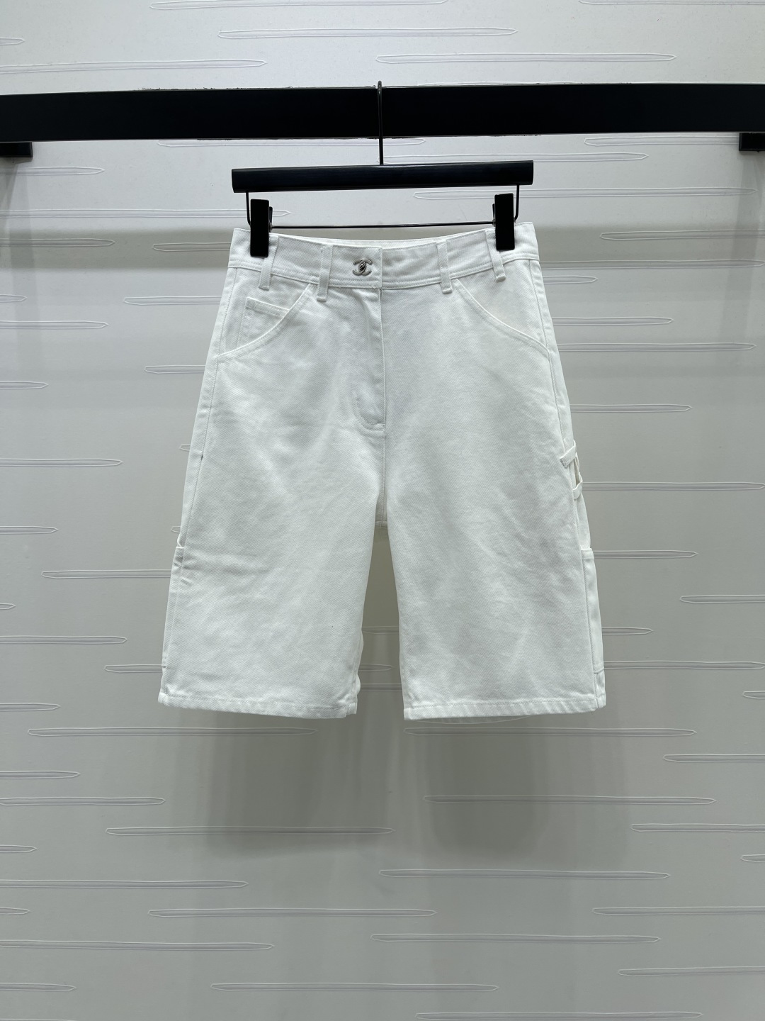 [TOP] CHANEL Short - White - 711 Luxury