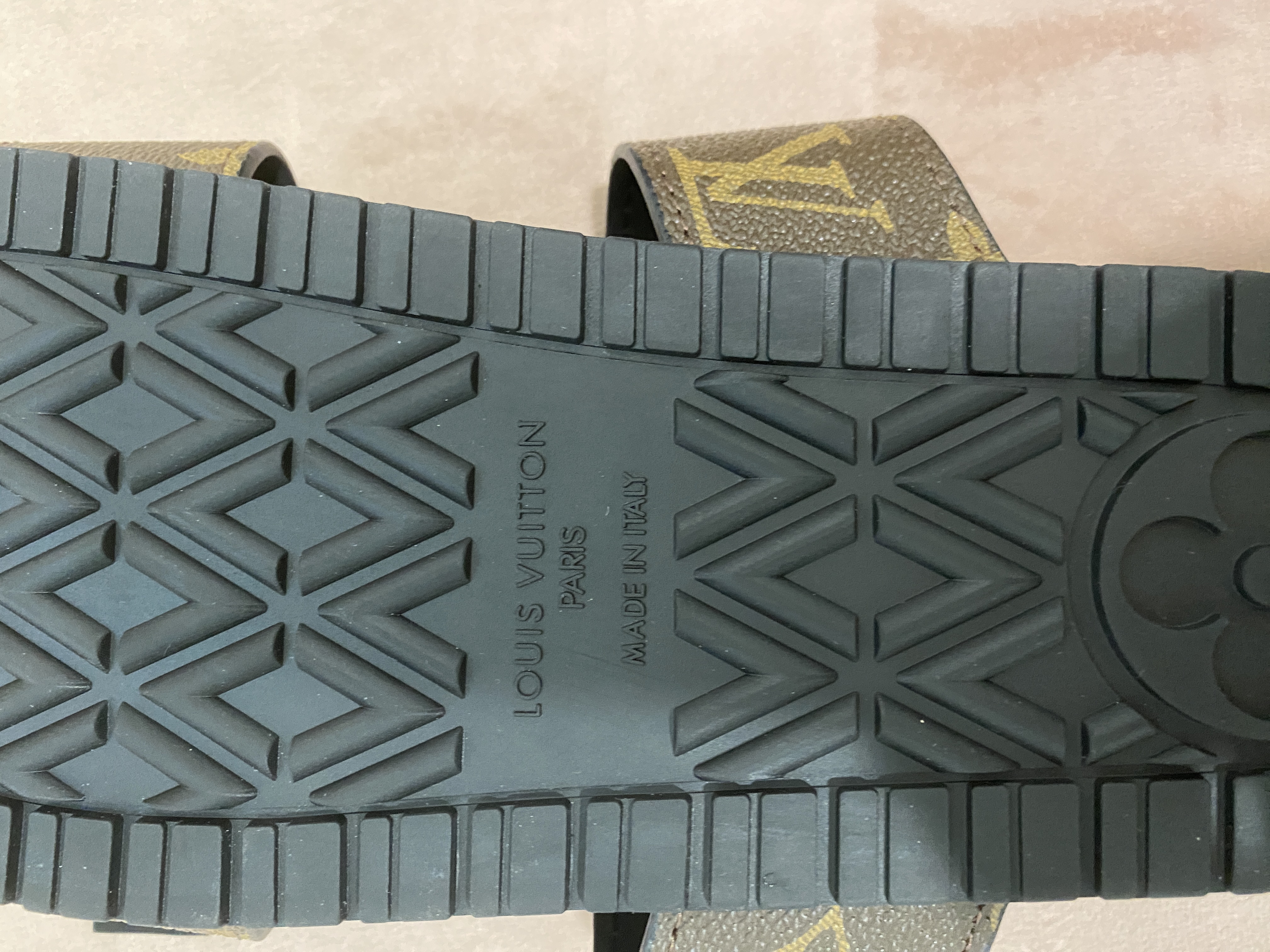 [TOP] Louis Vuitton LV L.V Bom Dia Flat Sandals Monogram