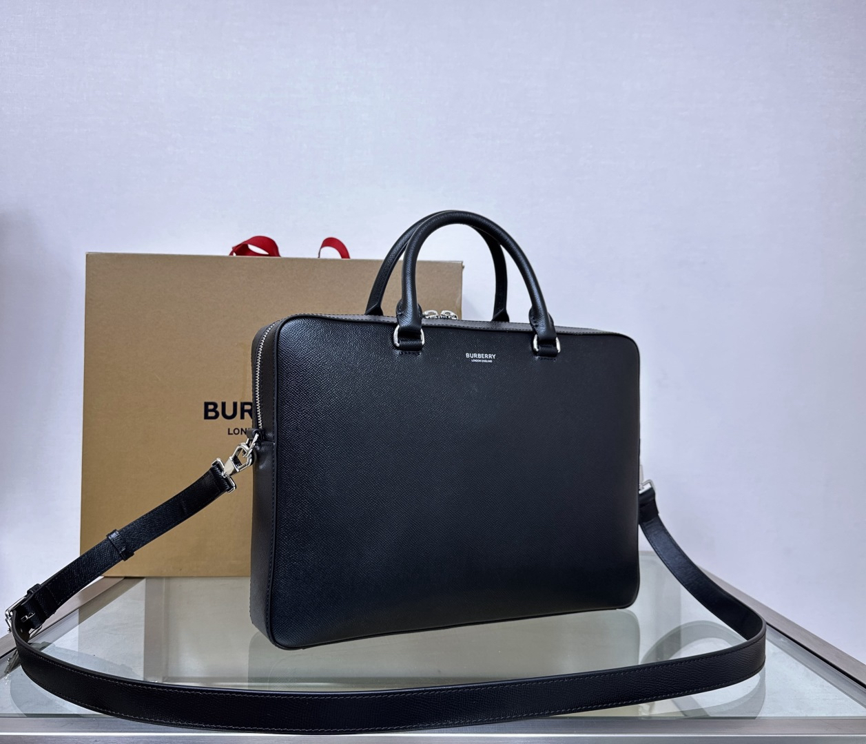 [TOP] BURBERRY Briefcase Cowhide 37x9x27cm - Black - 711 Luxury