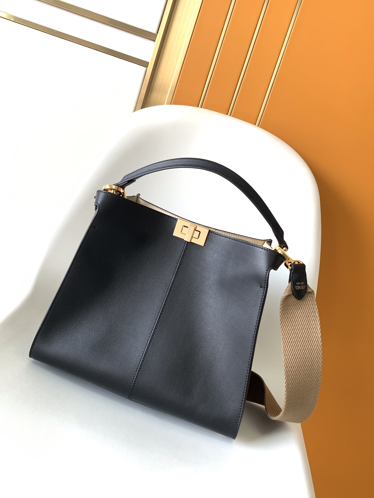 [TOP] FENDI Peekaboo X-LITE Bag Calfskin 30x15x26cm - Black - 711 Luxury