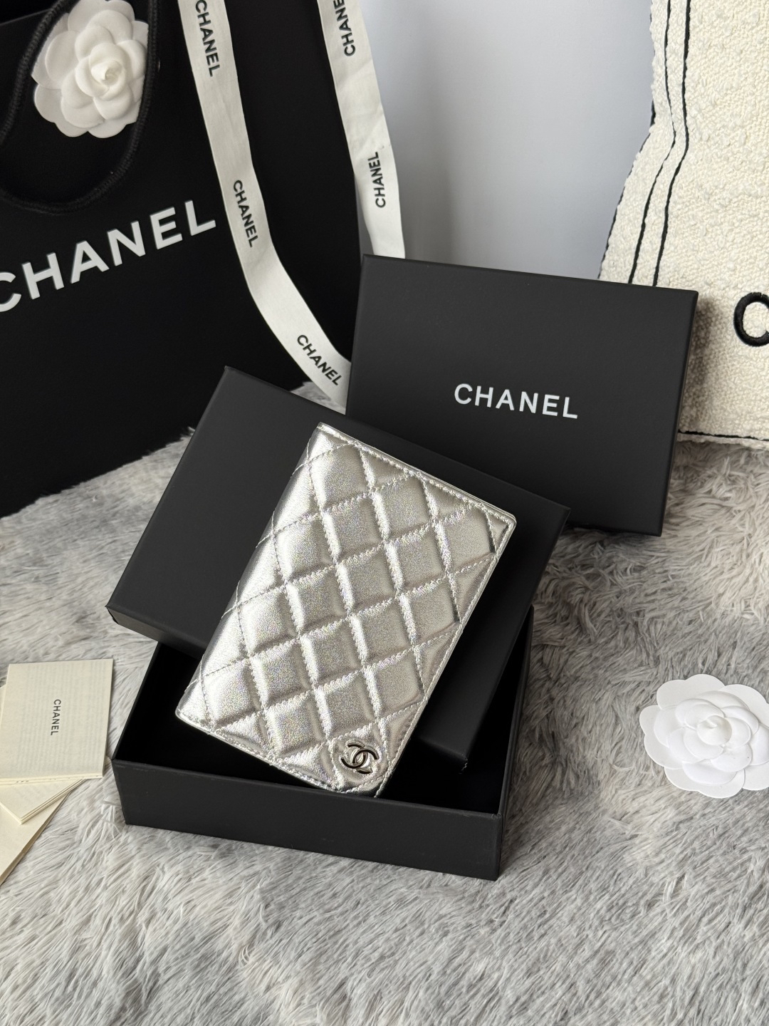 [TOP] CHANEL Passport Holder Lambskin 14.5x10.5x2cm - Silver - 711 Luxury