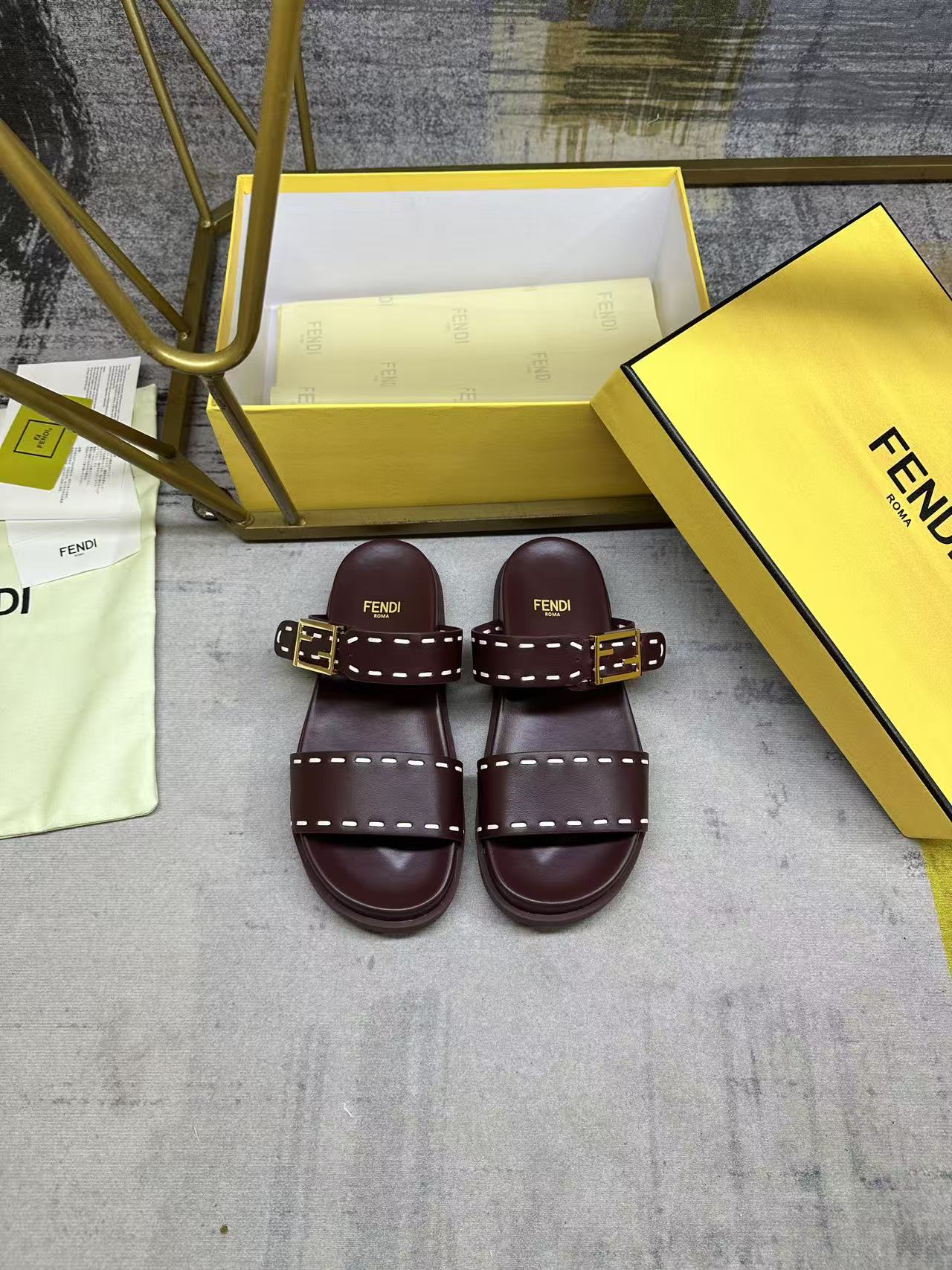 [TOP] FENDI Double-strap Flat Sandals - Claret