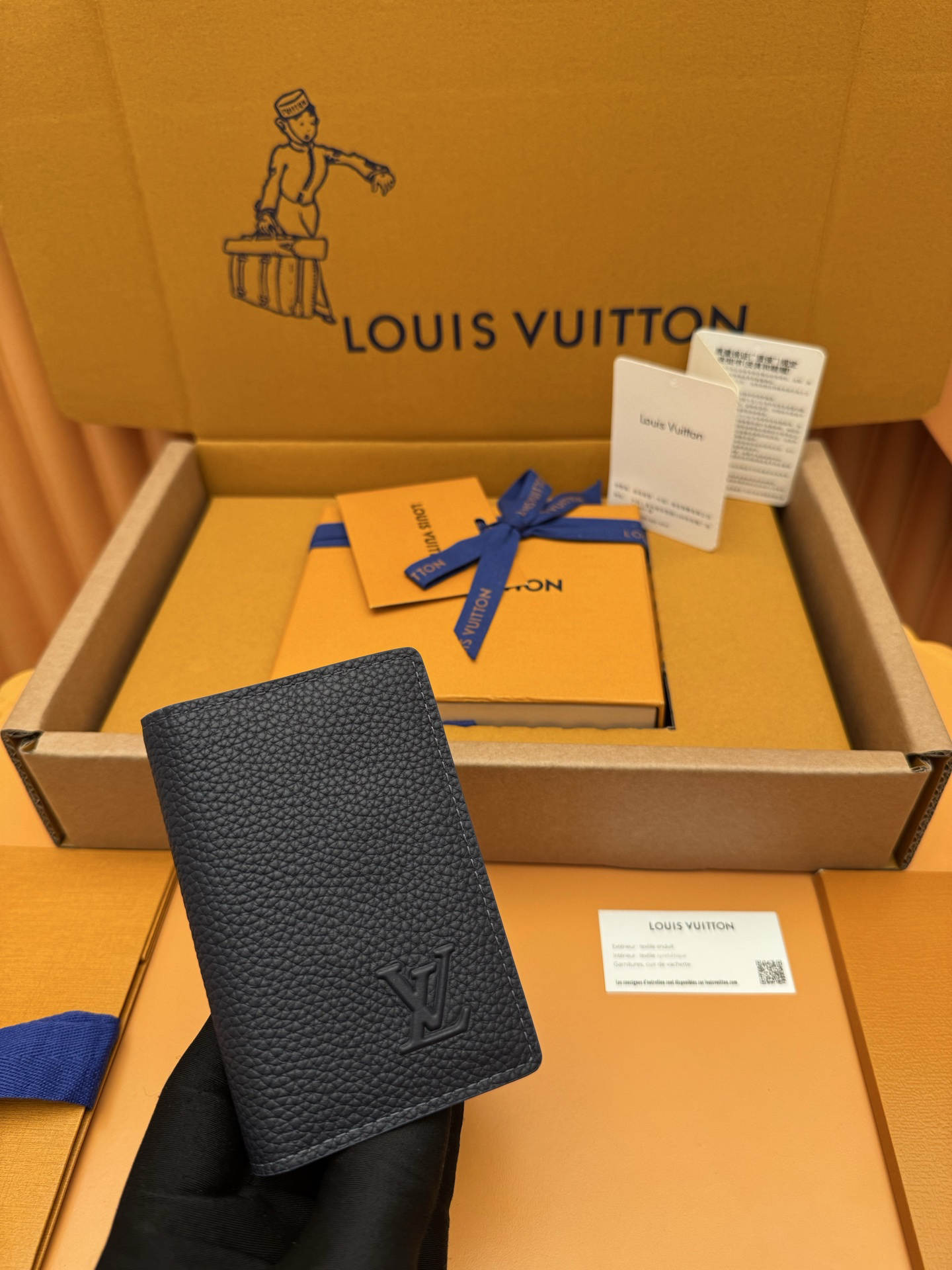[TOP] Louis Vuitton LV Aerogram Wallet Cowhide 7.5x11.1x1cm - Black - 711 Luxury