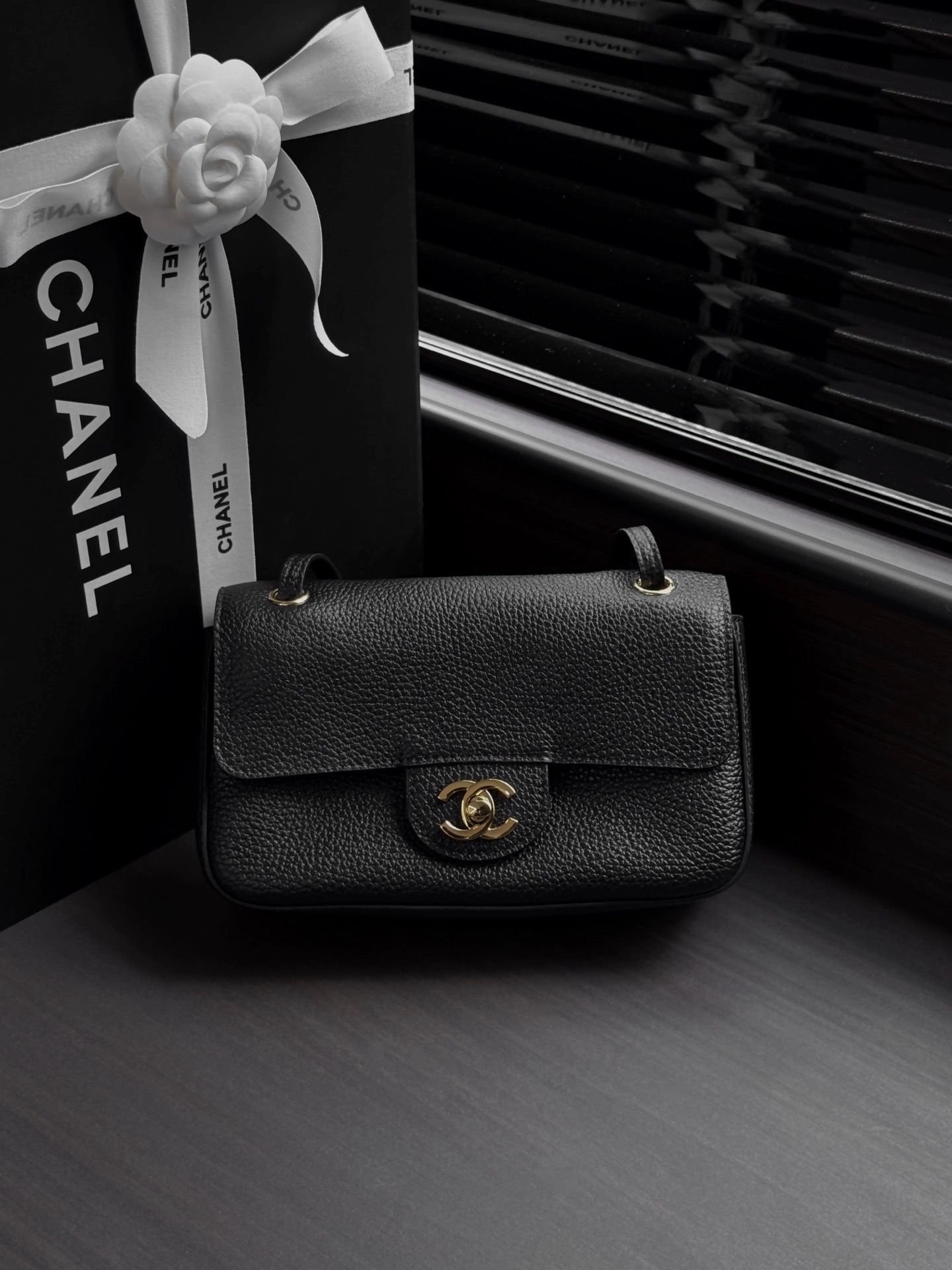 [TOP] CHANEL Mini Flap Bag 13x20x6cm - Black&GHW - 711 Luxury