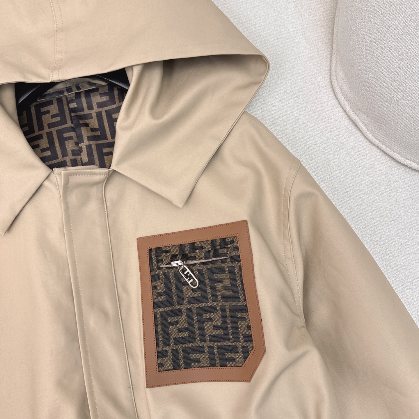 [TOP] FENDI Trench Coat - Khaki