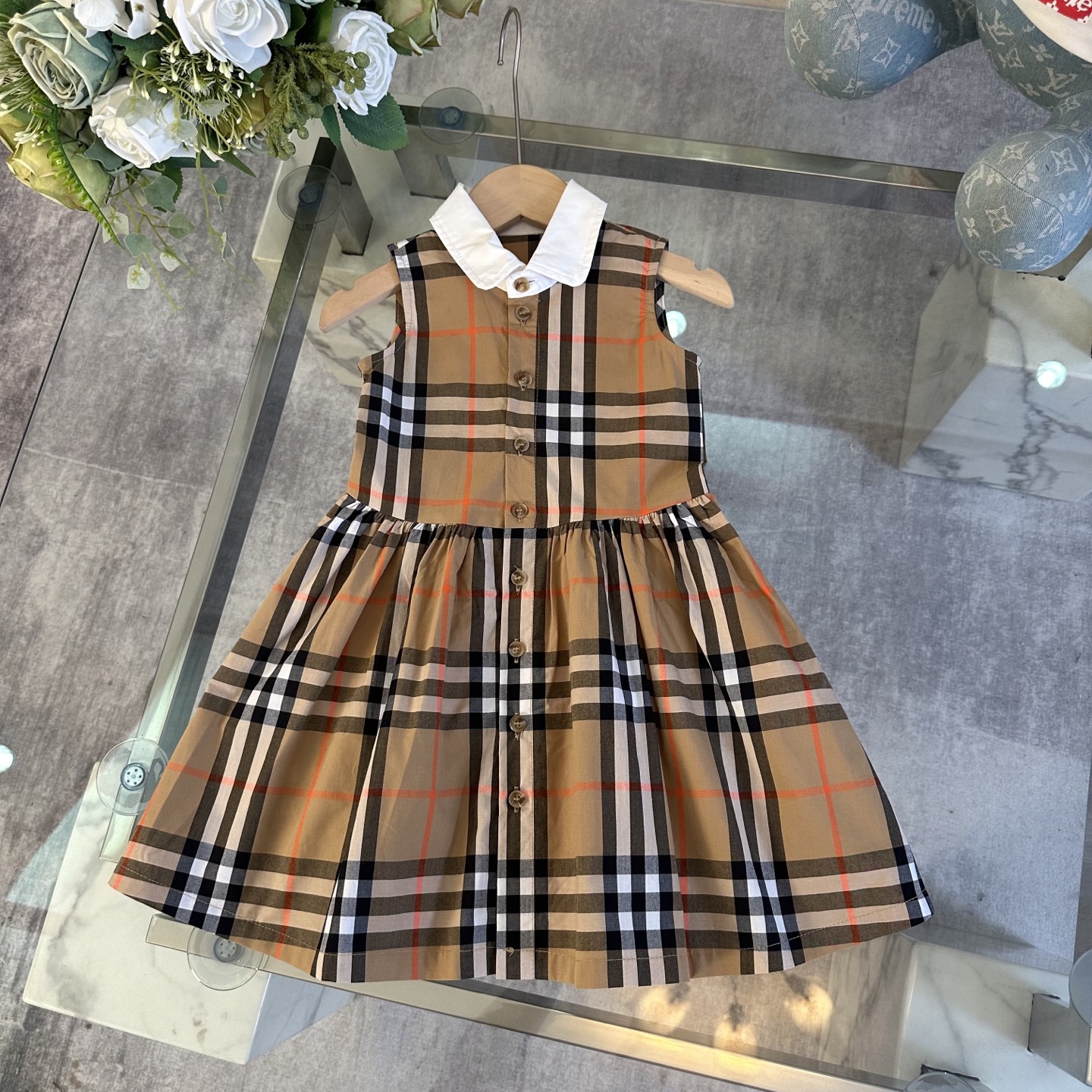 Burberry Girls White Contrast Collar Vintage Check Sleeveless Button Down Cotton Dress Kids Sizes 100-160 Beige Plaid