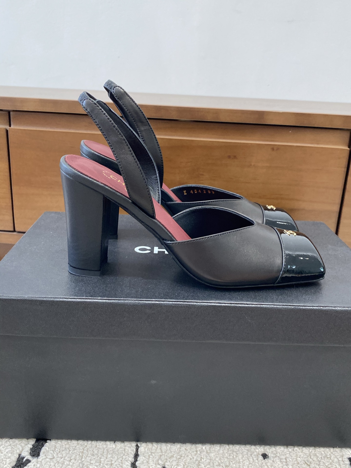 [TOP] CHANEL Mules - Black - 711 Luxury