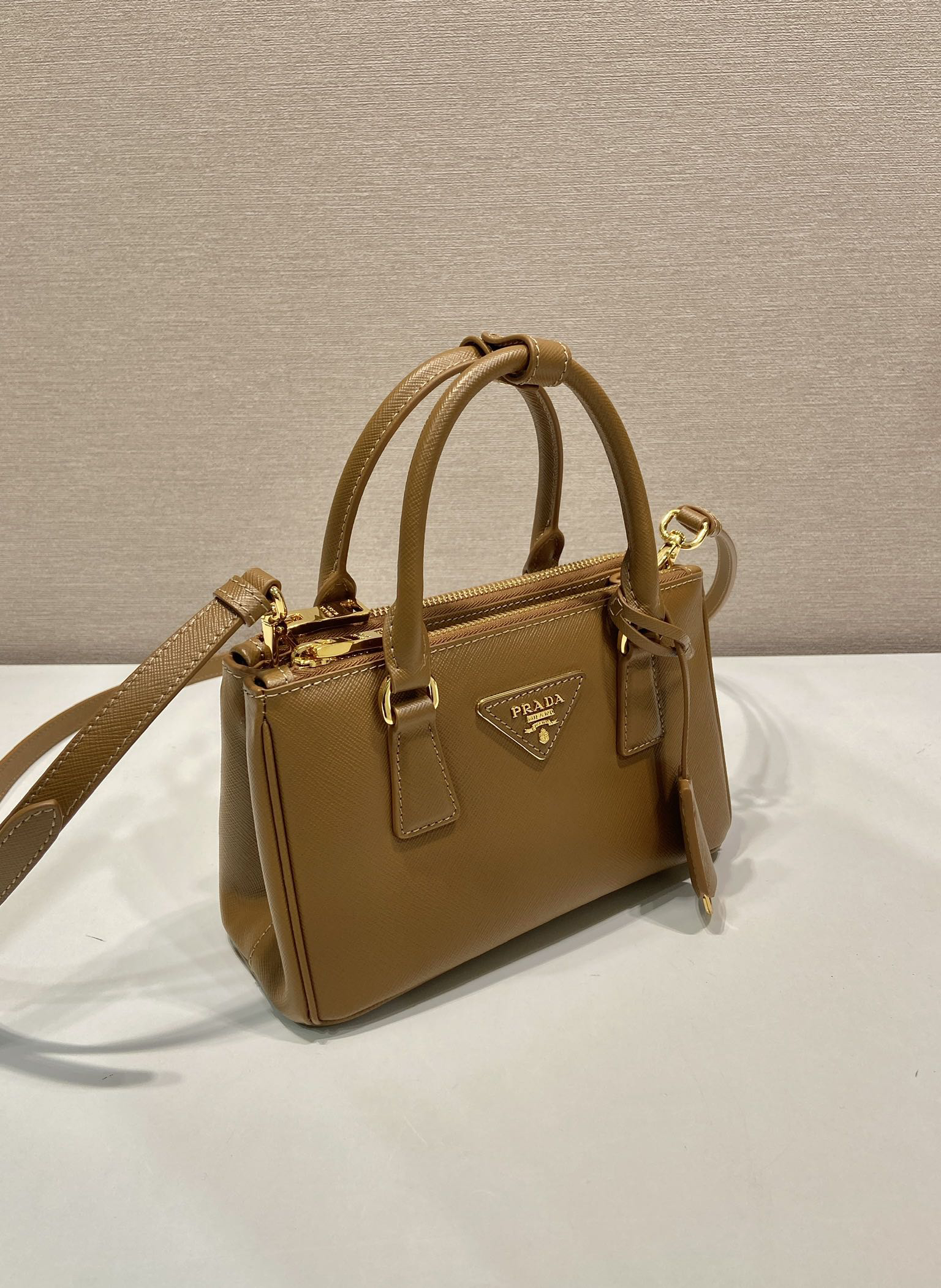 [TOP] PRADA Galleria Bag Saffiano Leather 21x12.5x8.5cm - Brown & GHW