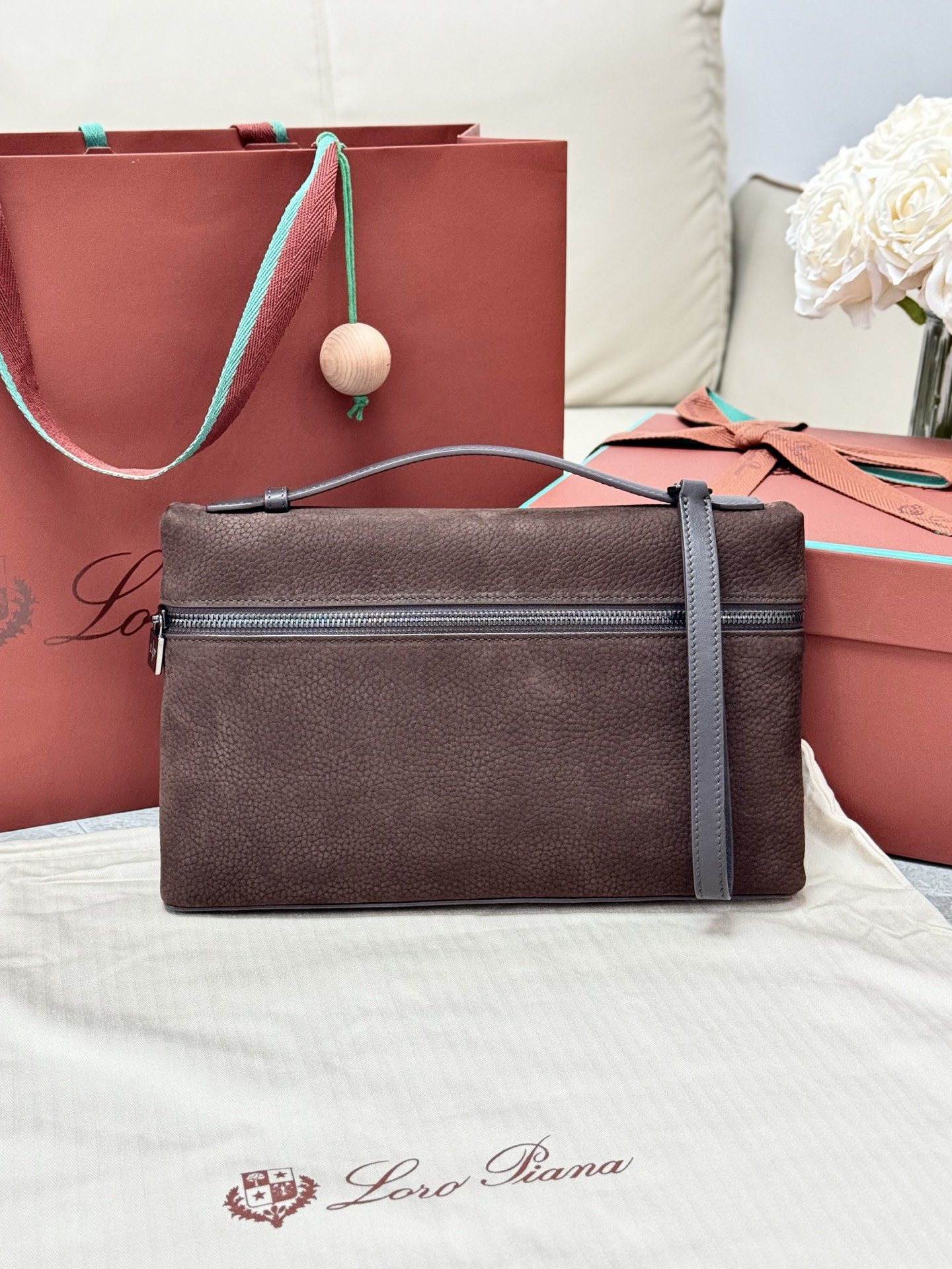 [TOP] Loro Piana Extra Pouch Bag Cowhide 29x17x5cm - Coffee - 711 Luxury