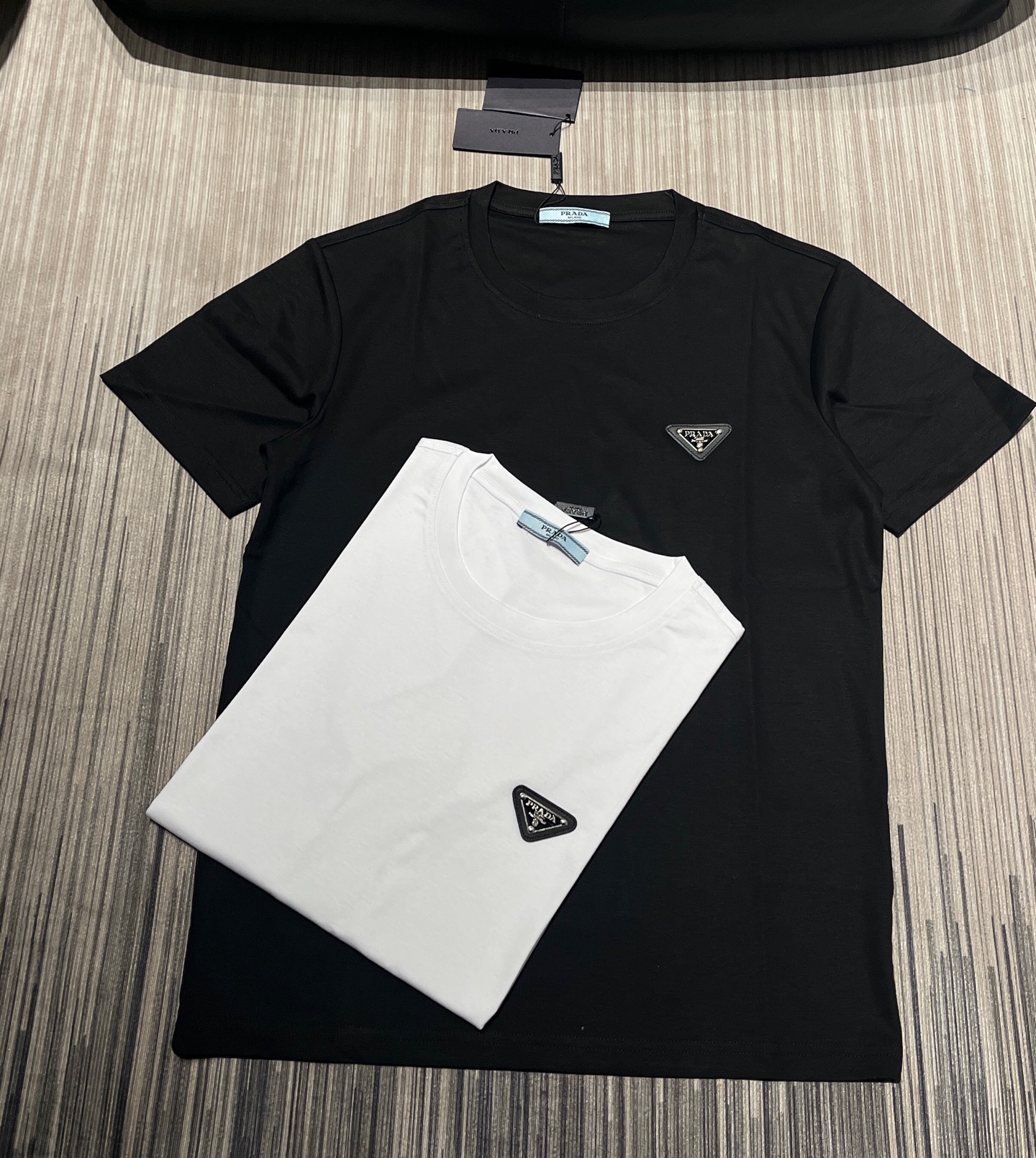 [TOP] PRADA Men's/Women's Logo T-Shirt - Black/White