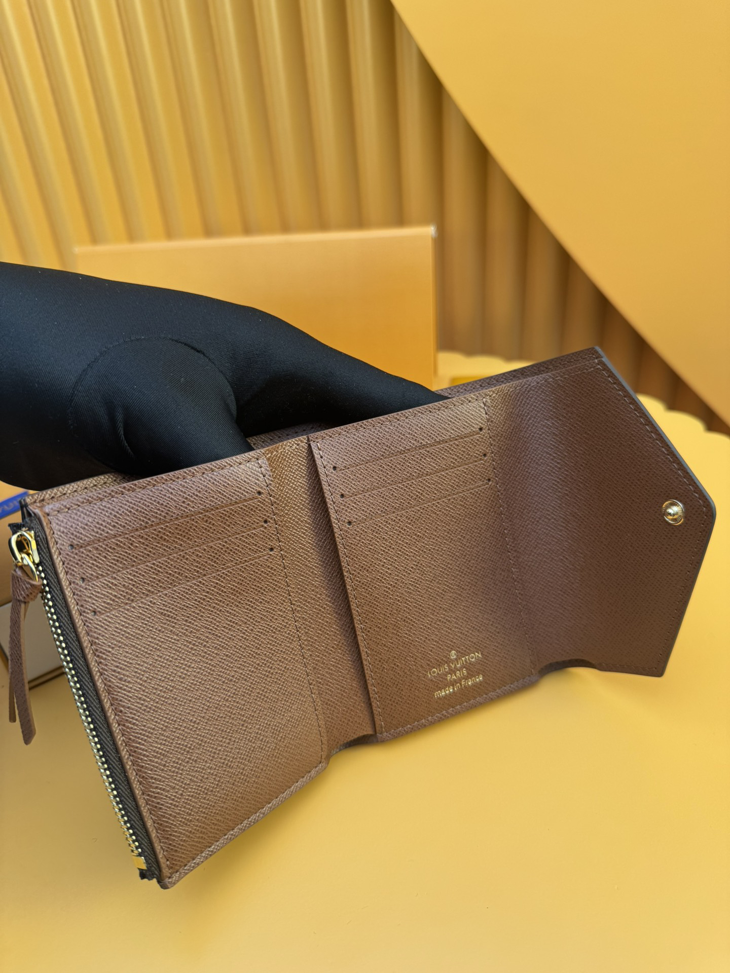 [TOP] Louis Vuitton LV Victorine Wallet Monogram 12x9.5x2.5cm - Brown - 711 Luxury