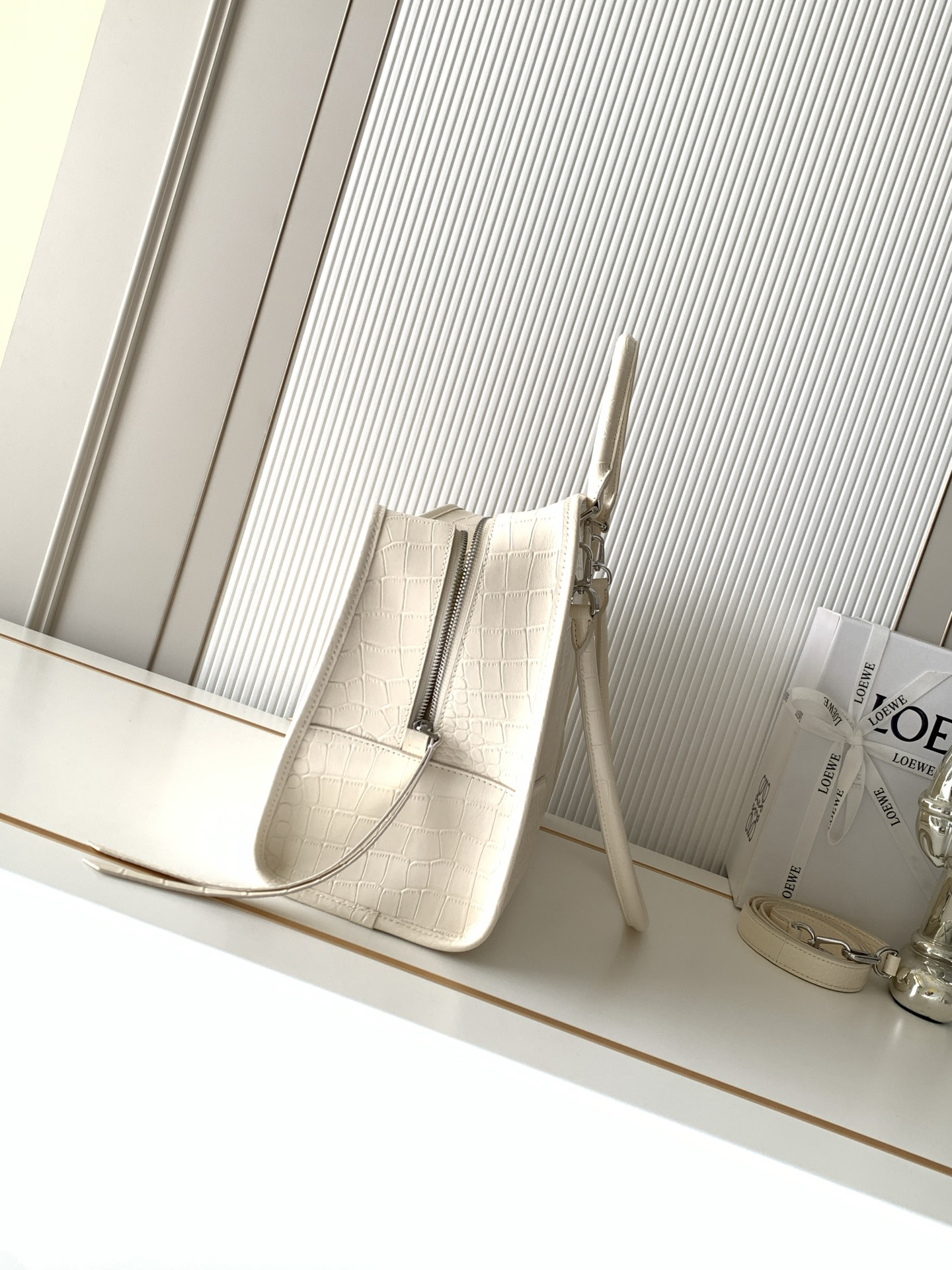 [TOP] LOEWE Amazona 180 Crocodile Pattern Cowhide Bag 34.5*27*14 CM - White - 711 Luxury