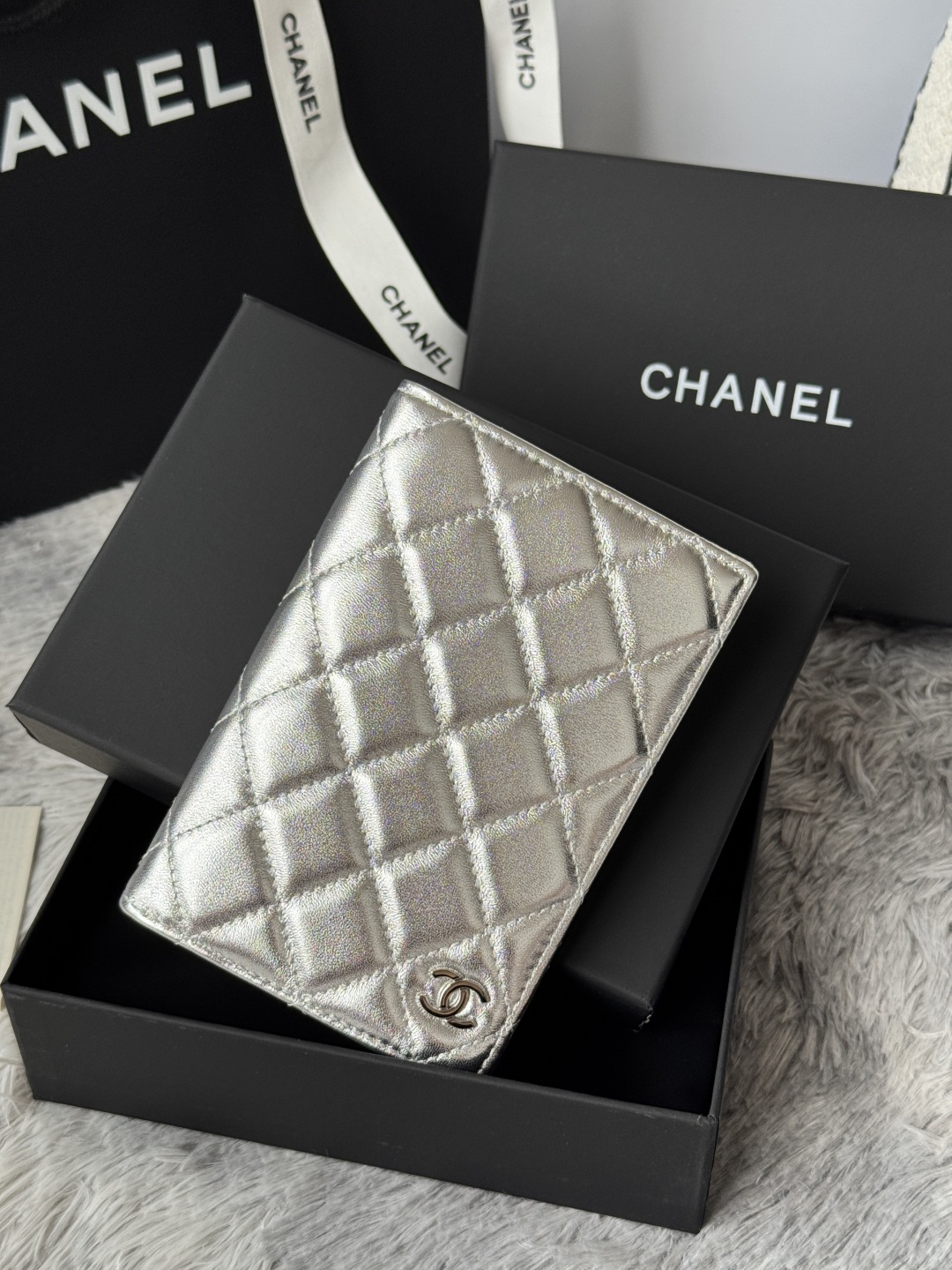 [TOP] CHANEL Passport Holder Lambskin 14.5x10.5x2cm - Silver - 711 Luxury