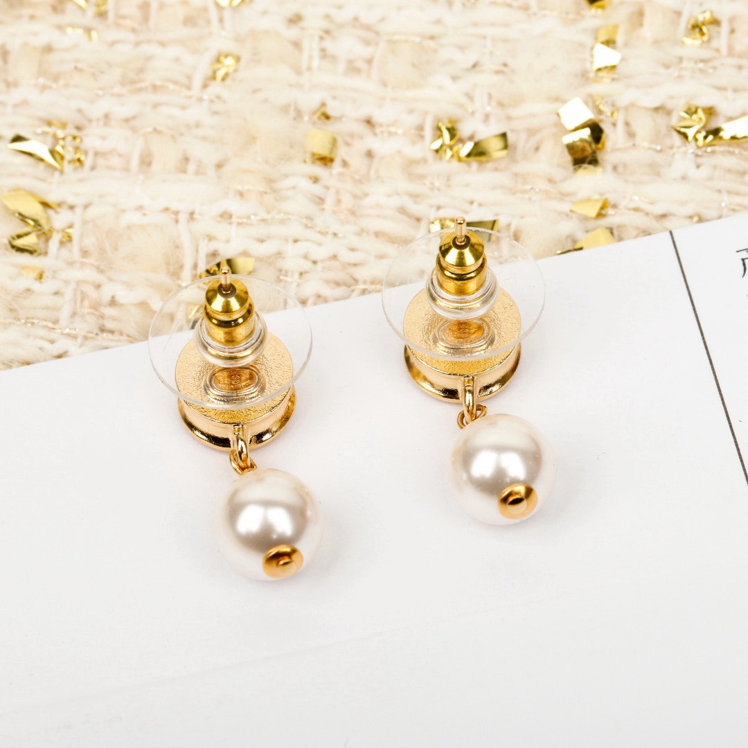 [TOP] CHANEL Earrings - Gold