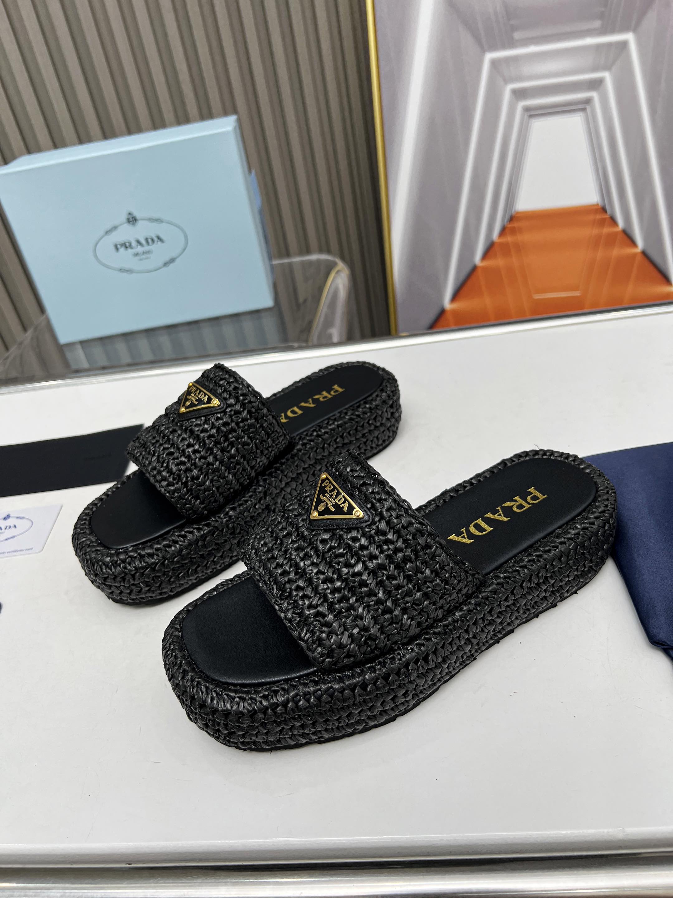 [TOP] PRADA  Platform Sandals - Black