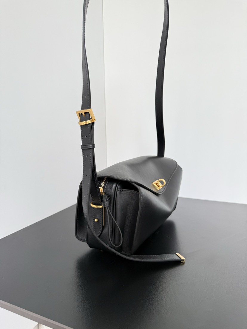 [TOP] BALENCIAGA LE 7 Shoulder Bag 26x13.5x10cm - Black & GHW