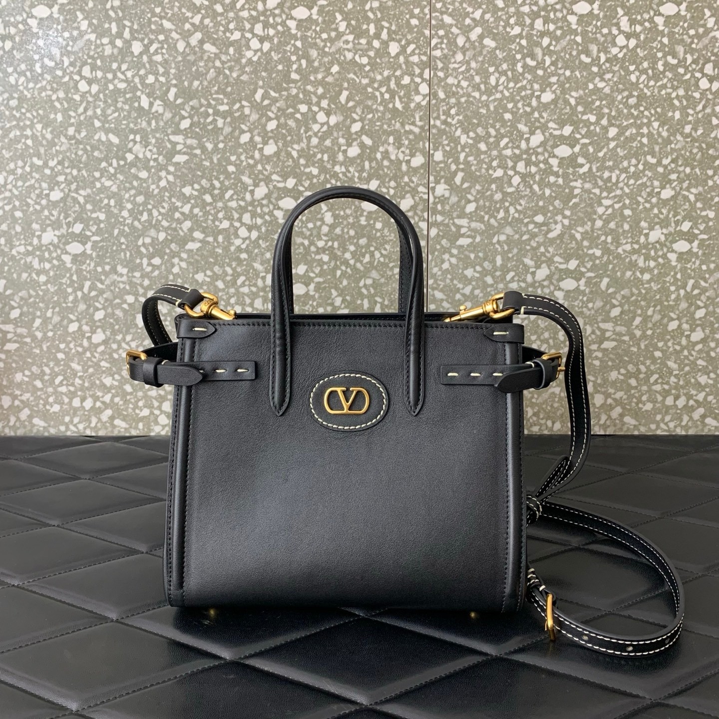 [TOP] VALENTINO GARAVANI ANTIBES Bag 22-19-12cm - Black