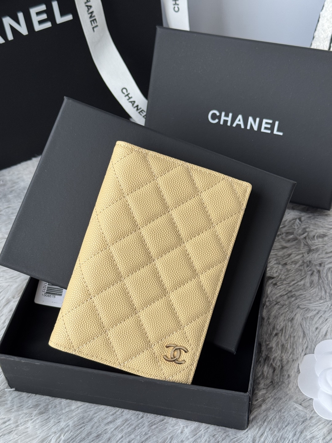 [TOP] CHANEL Passport Holder Cowhide 14.5x10.5x2cm - Khaki - 711 Luxury