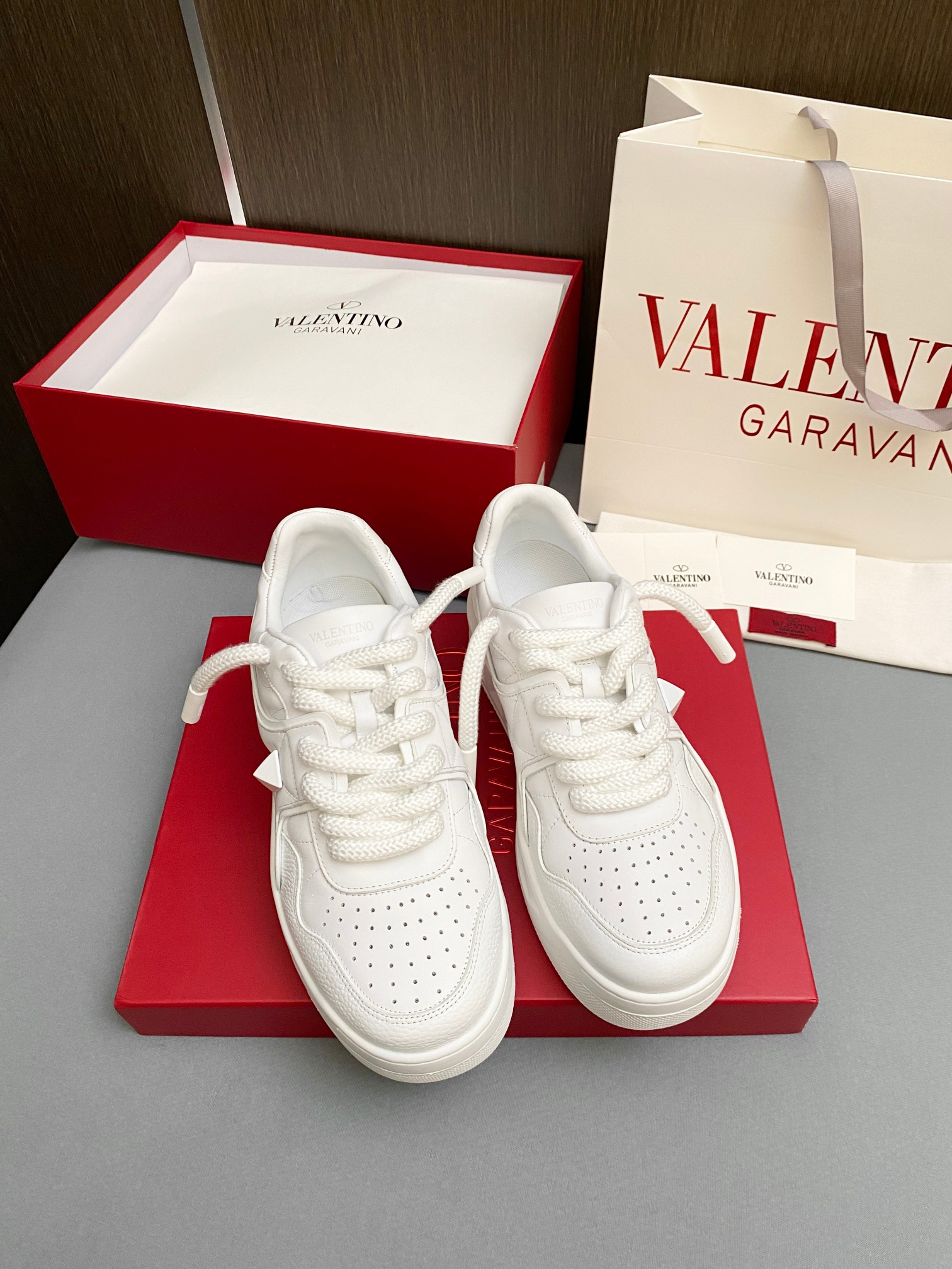[TOP] VALENTINO Casual Shoes - White - 711 Luxury