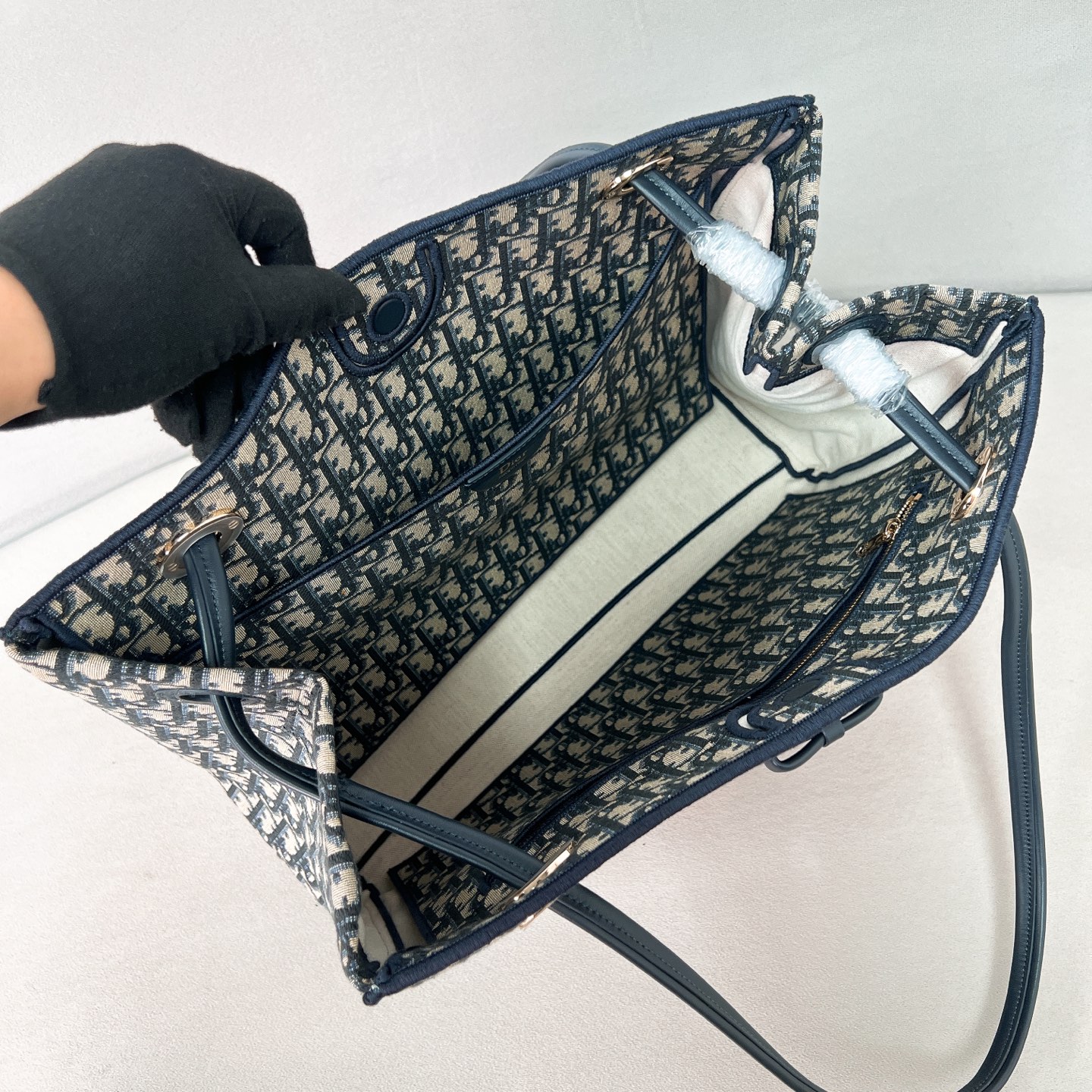 Dior Oblique Bow Medium Tote Bag Detail 8