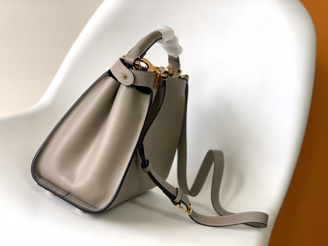 [TOP] FENDI Peekaboo Essential Bag Cowhide 27x8x19cm - Gray - 711 Luxury