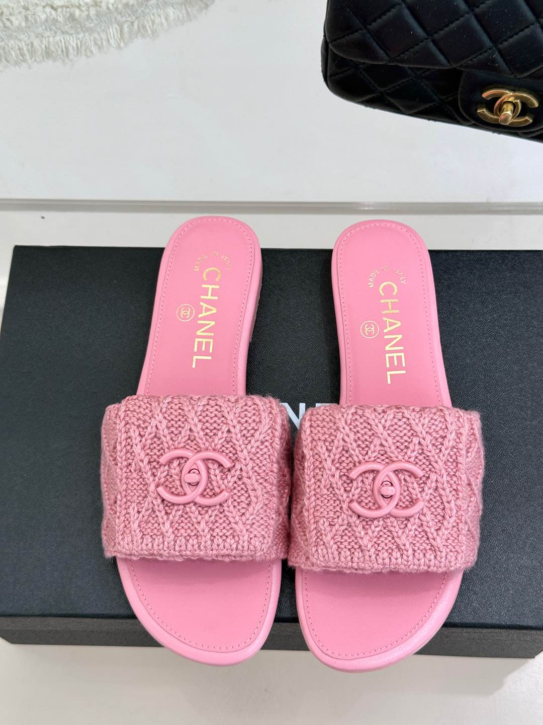 [TOP] CHANEL Flat Sandals - Pink