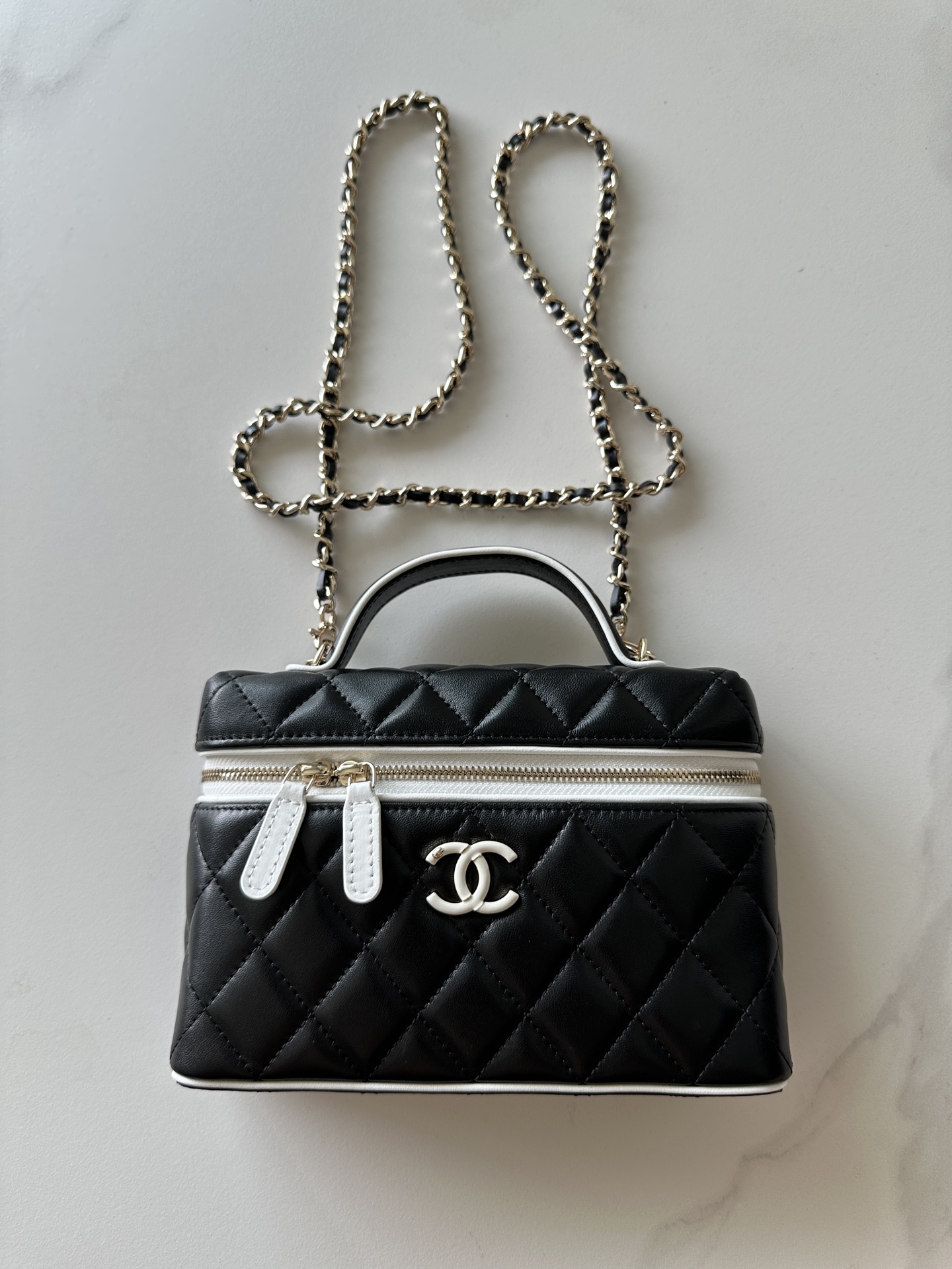 [TOP] CHANEL Panda Color Scheme Vanity Case Top Handle 17cmX9.5cmX8cm - 2 Colors - 711 Luxury