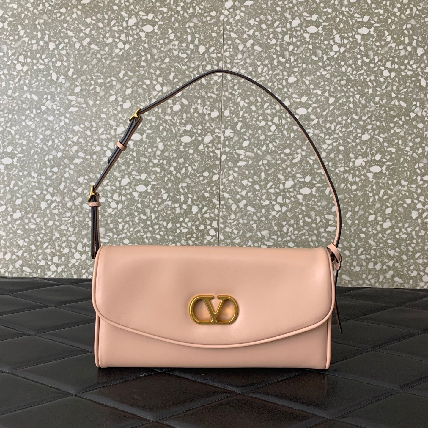 [TOP] VALENTINO GARAVANI DEVAIN Bag 23.5cm - Pink