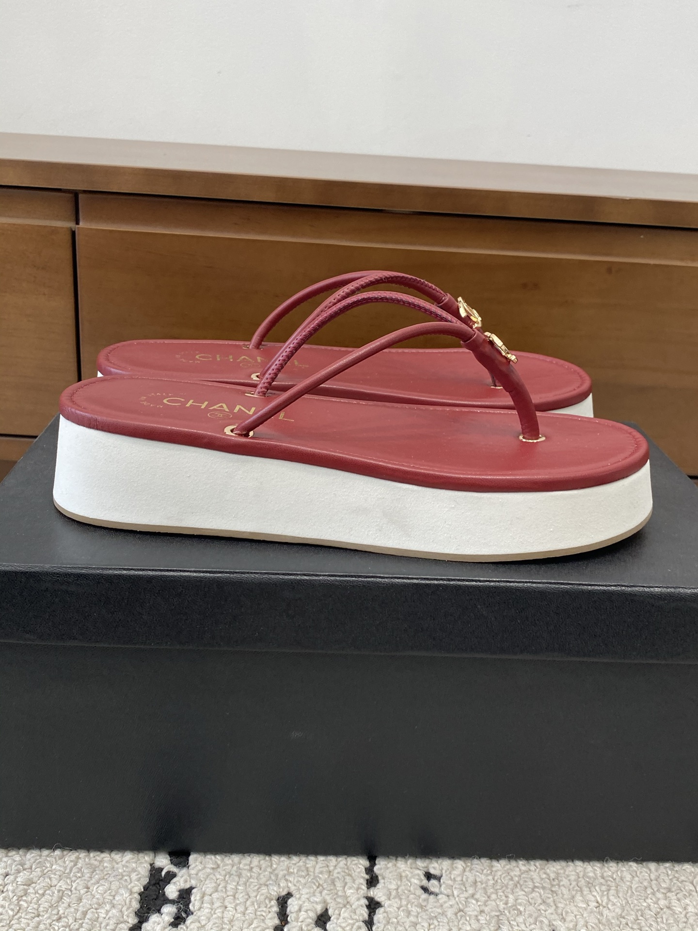 [TOP] CHANEL Slippers - Red - 711 Luxury