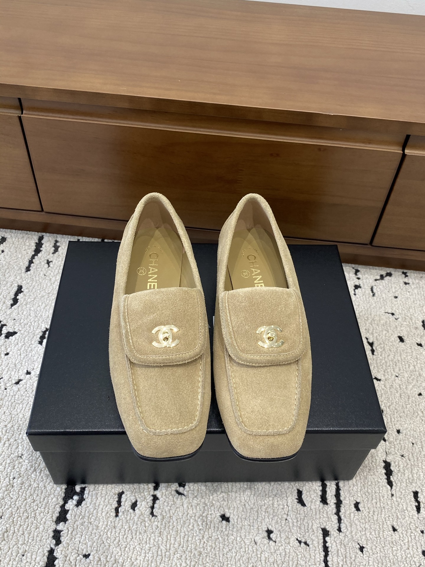 [TOP] CHANEL Square-toe Loafers - Beige - 711 Luxury