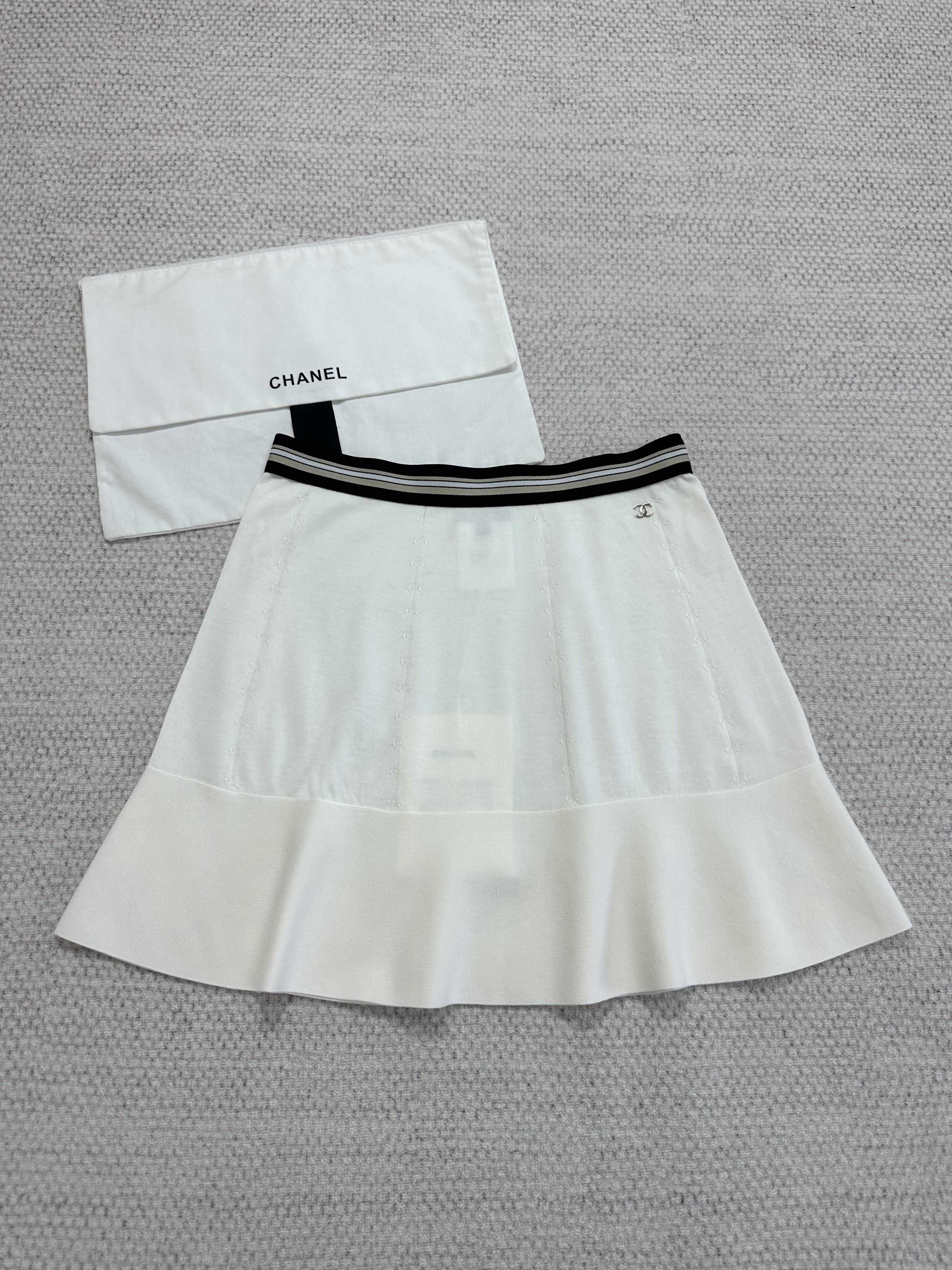 Chanel white Clothing Chanel Top-Quality Version Skirt Cotton and Cashmere Milky White #378813 View 2 | Nigo Office