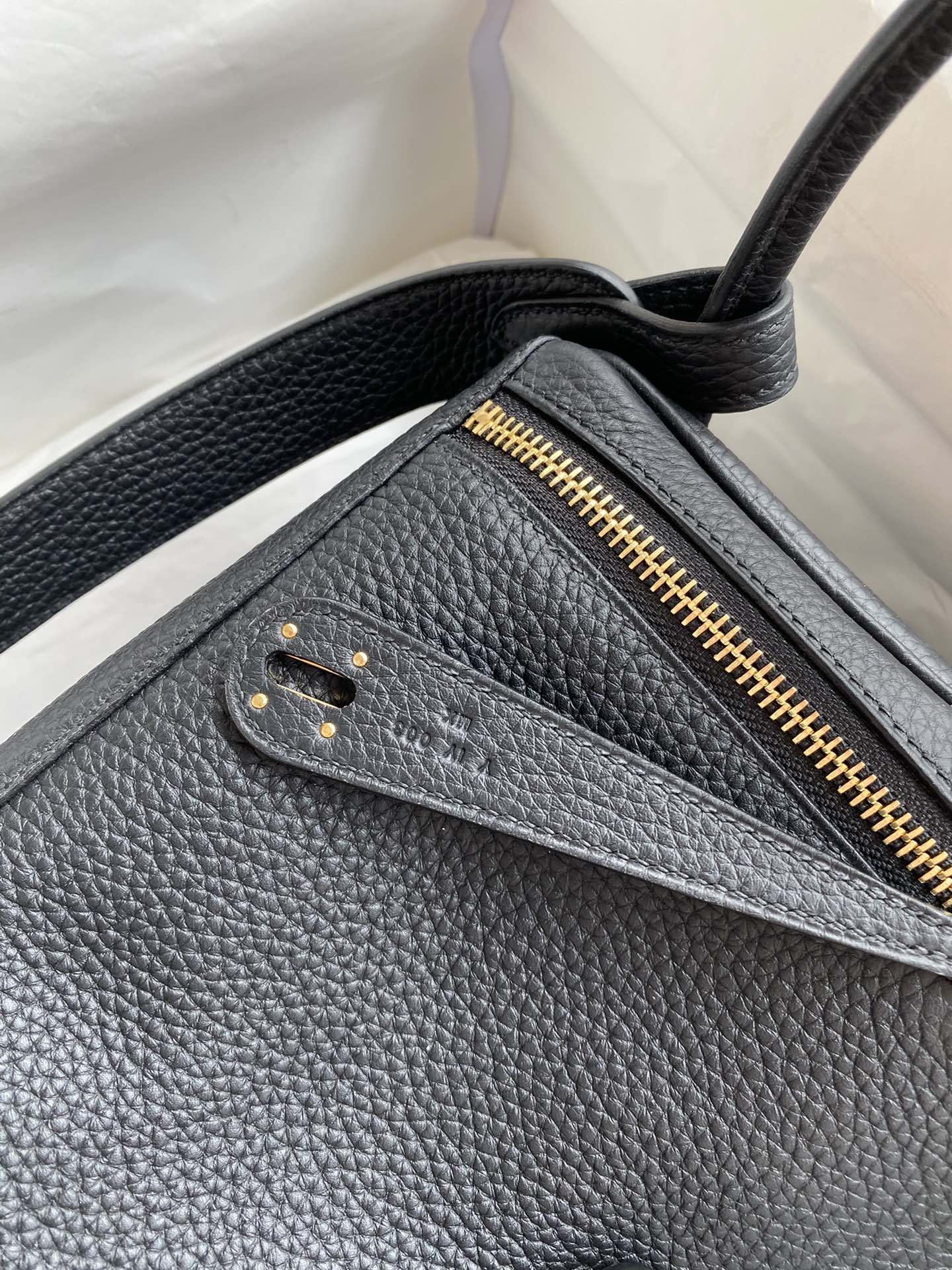 [TOP] HERMES Lindy Taurillon Clemence Leather 30 CM - Black - SHW/GHW - 711 Luxury