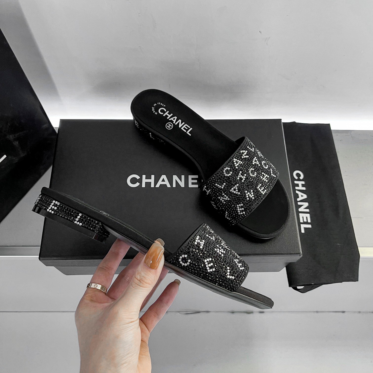 [TOP] CHANEL Sandal - Black
