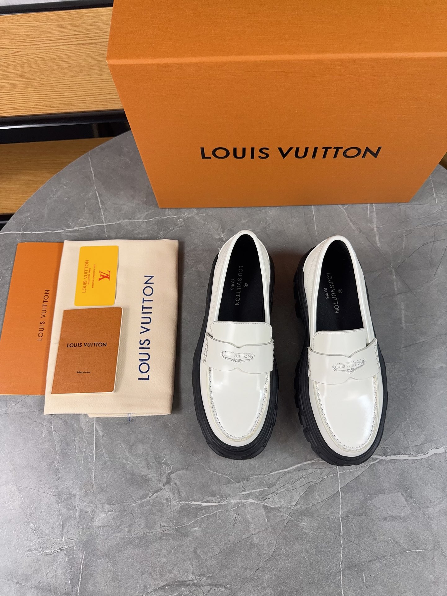 [TOP] Louis Vuitton LV Loafers - White - 711 Luxury
