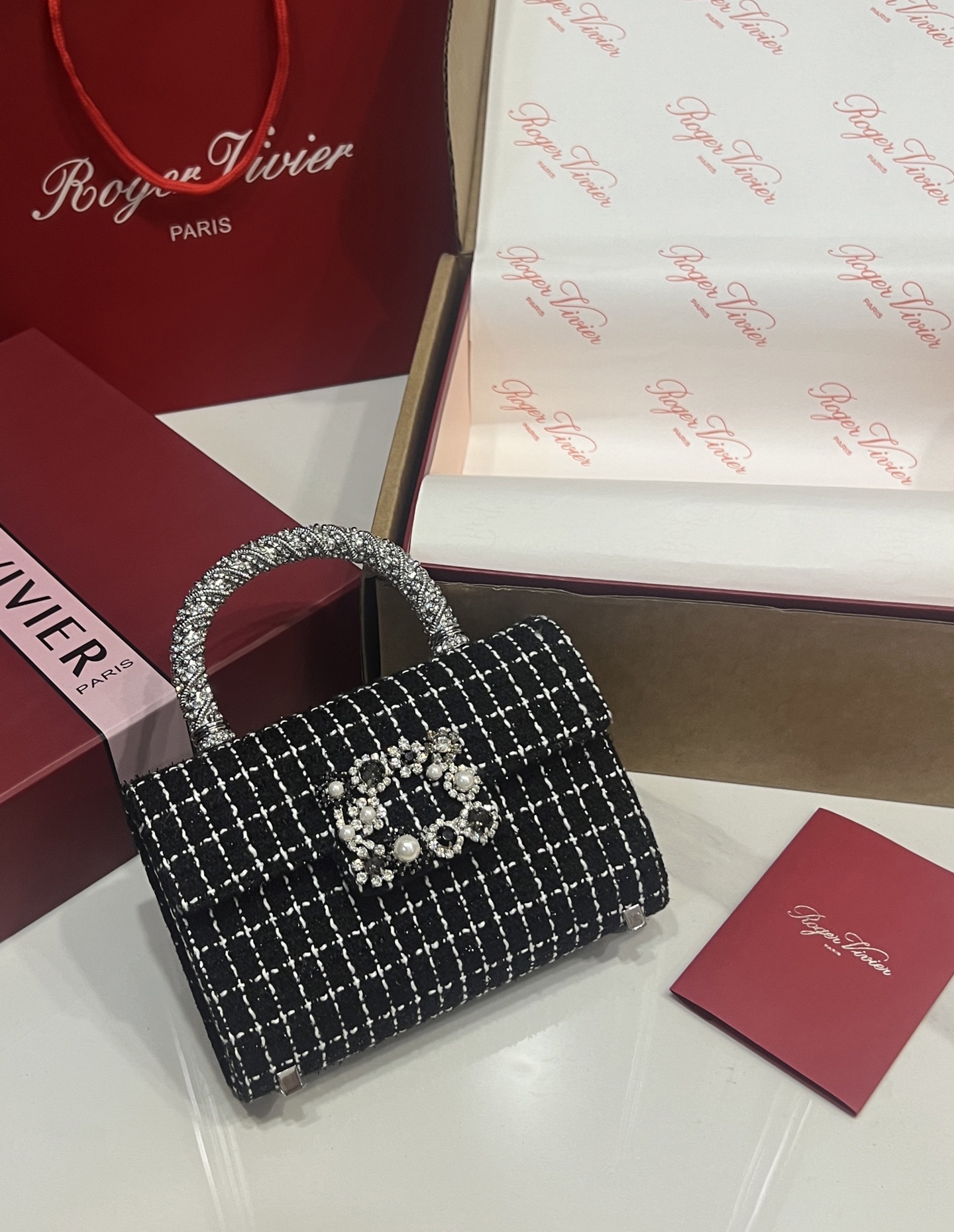 [TOP] ROGER VIVIER Diamond Bag 19-13-4 CM - Black - 711 Luxury