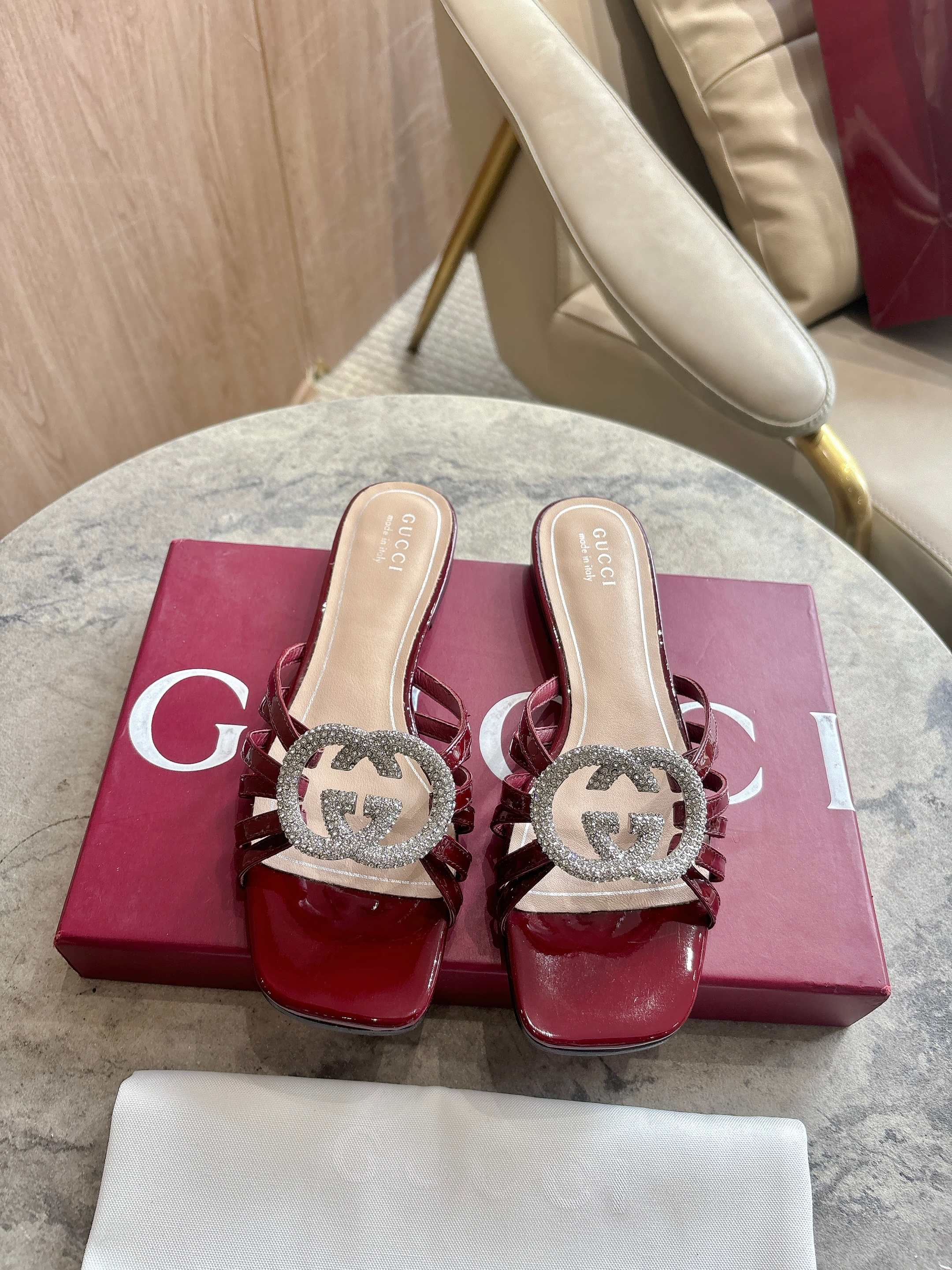[TOP] GUCCI Flat-soled slippers - Red - 711 Luxury