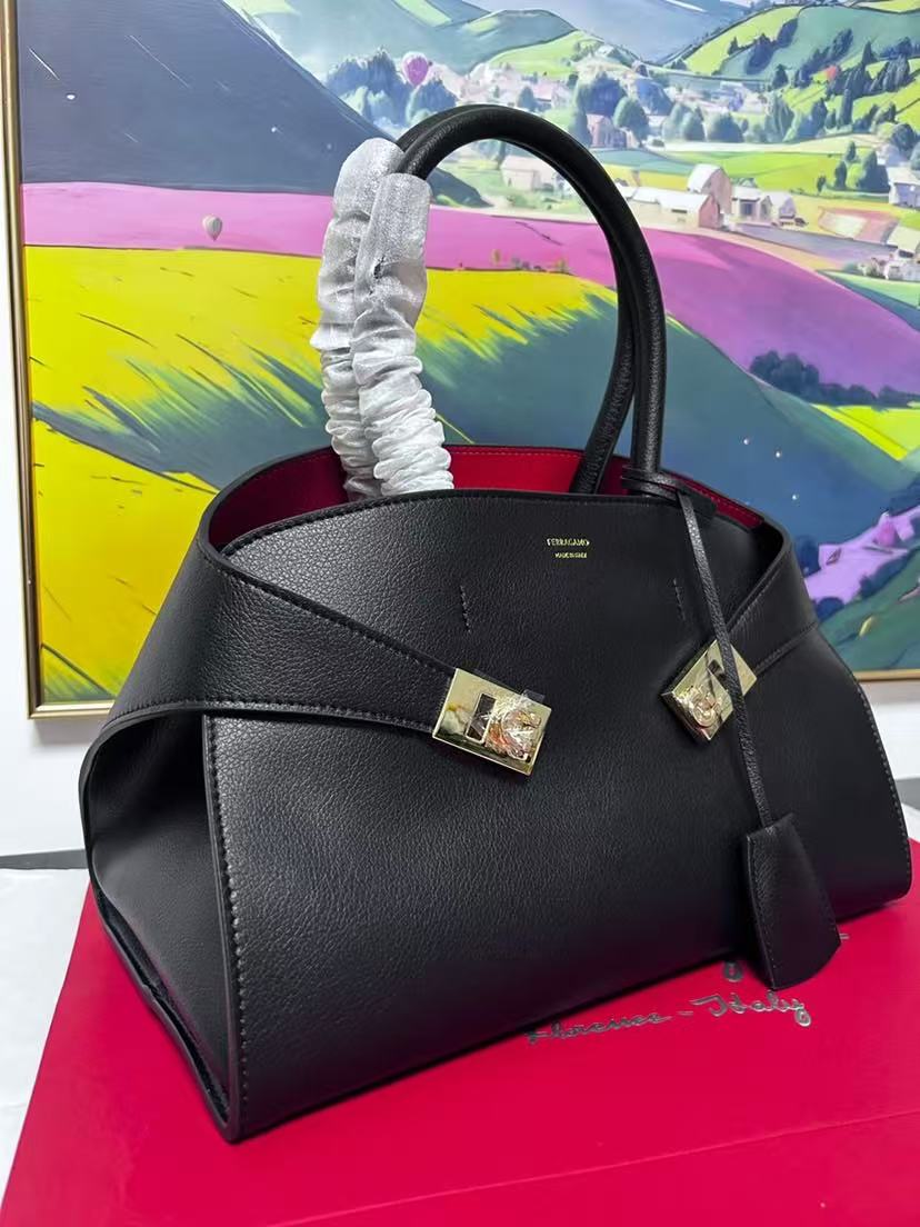 [TOP] Ferragamo Bag 32-22-14cm - Black - 711 Luxury
