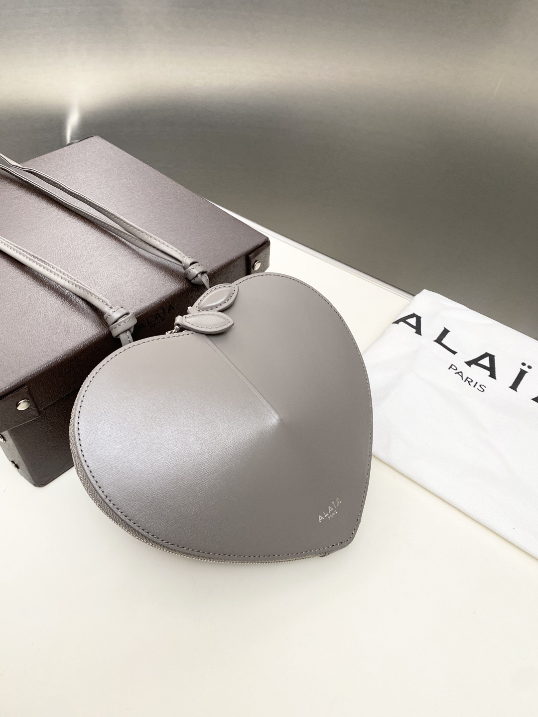 [TOP] ALAIA Le Coeur Bag 21-17-5 CM - Grey - 711 Luxury