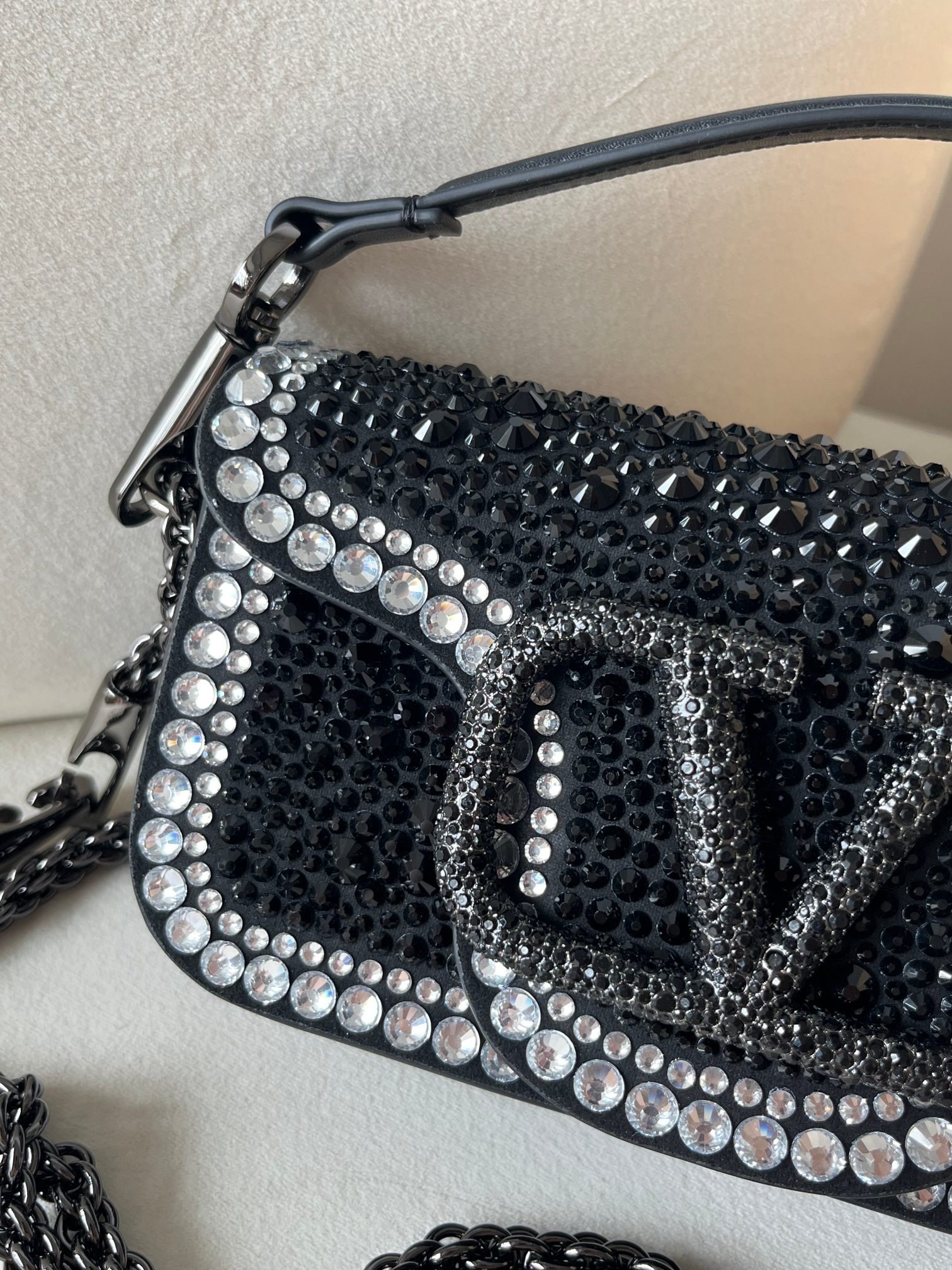 [TOP] VALENTINO Loco Bag with Diamond 20x11x5cm - Black