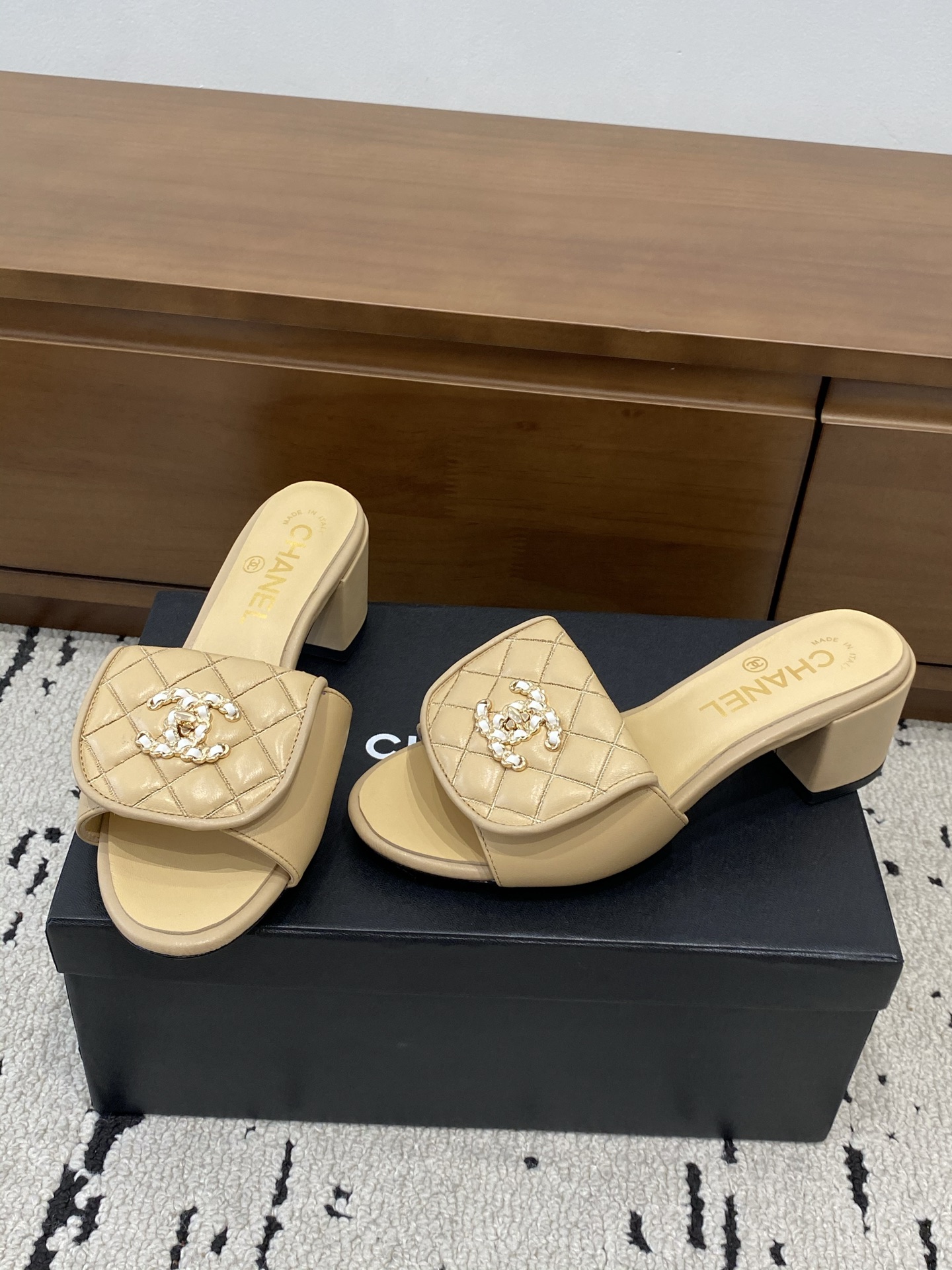 [TOP] CHANEL Slippers - Apricot - 711 Luxury