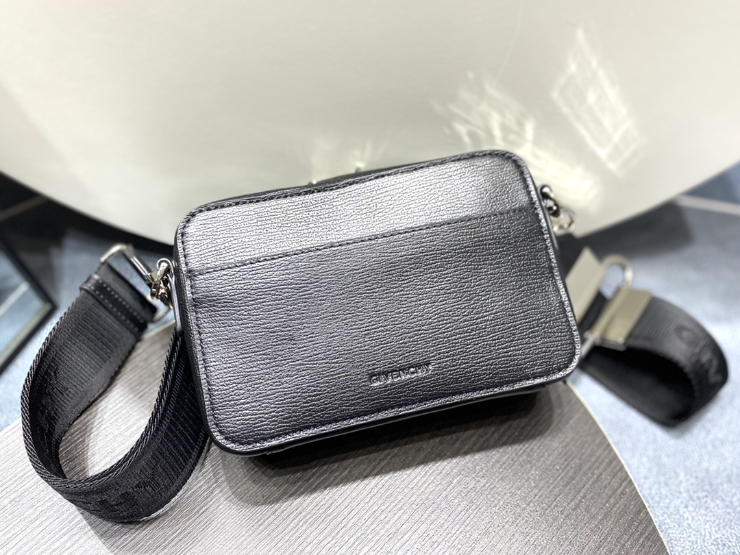 [TOP] GIVENCHY Camera Bag  18.5x12x5.5cm - Black