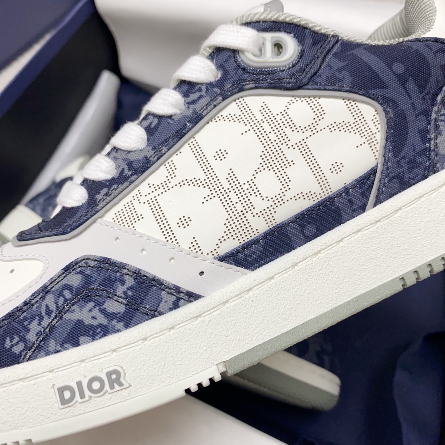 [TOP] Christian Dior  Men's Sneakers - White