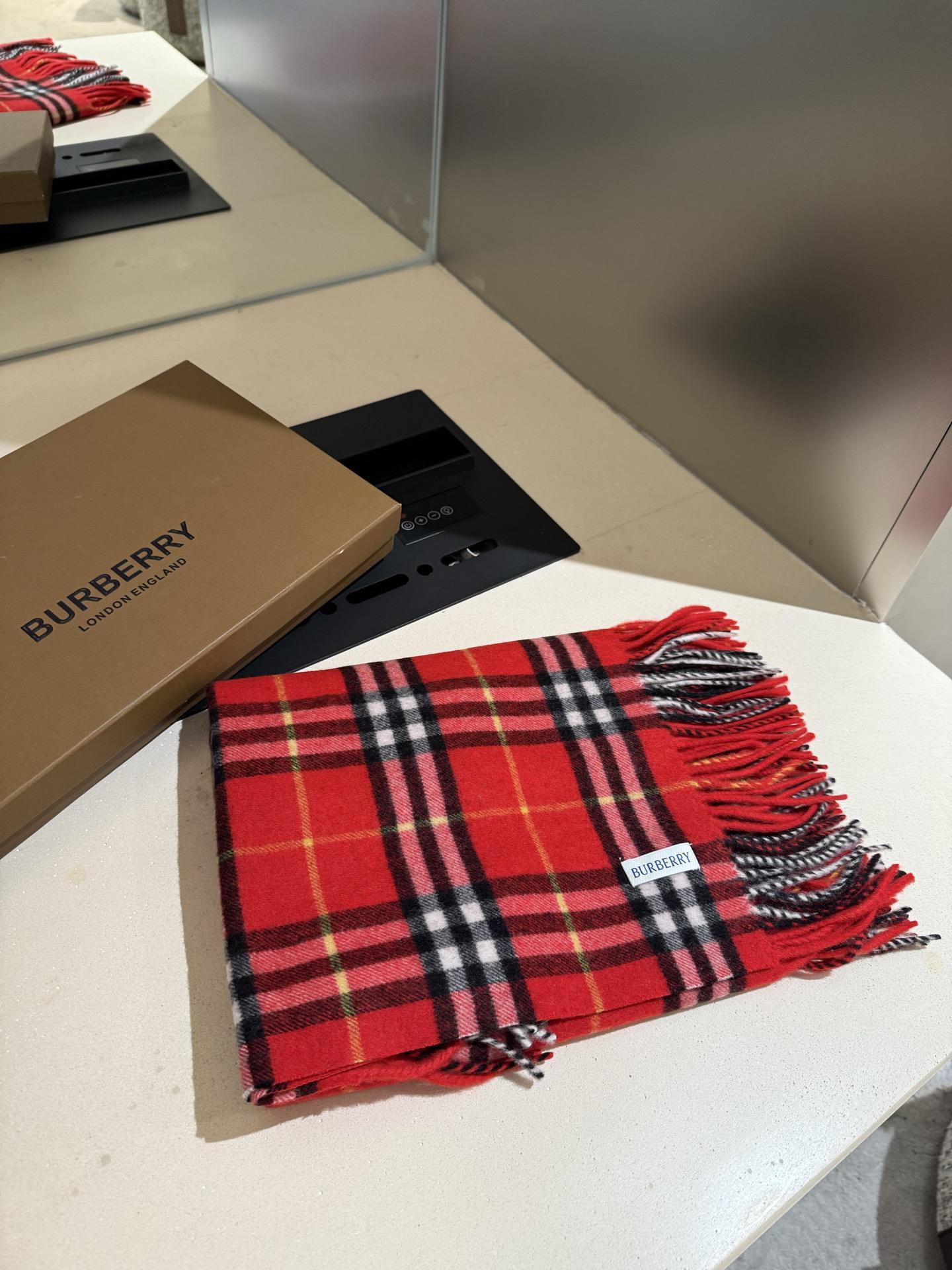 [TOP] BURBERRY Cashmere Scarf 155x30 cm - Red