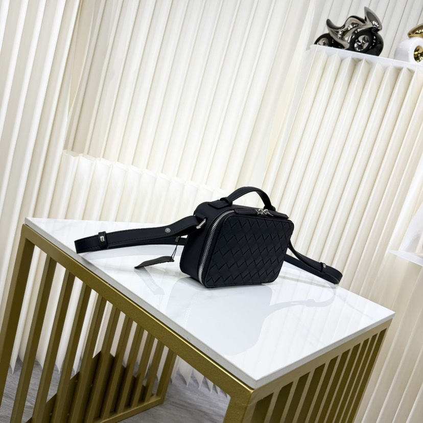 [TOP] Bottega Veneta BV Men's Bag 20-11.5-6 cm - Black - 711 Luxury