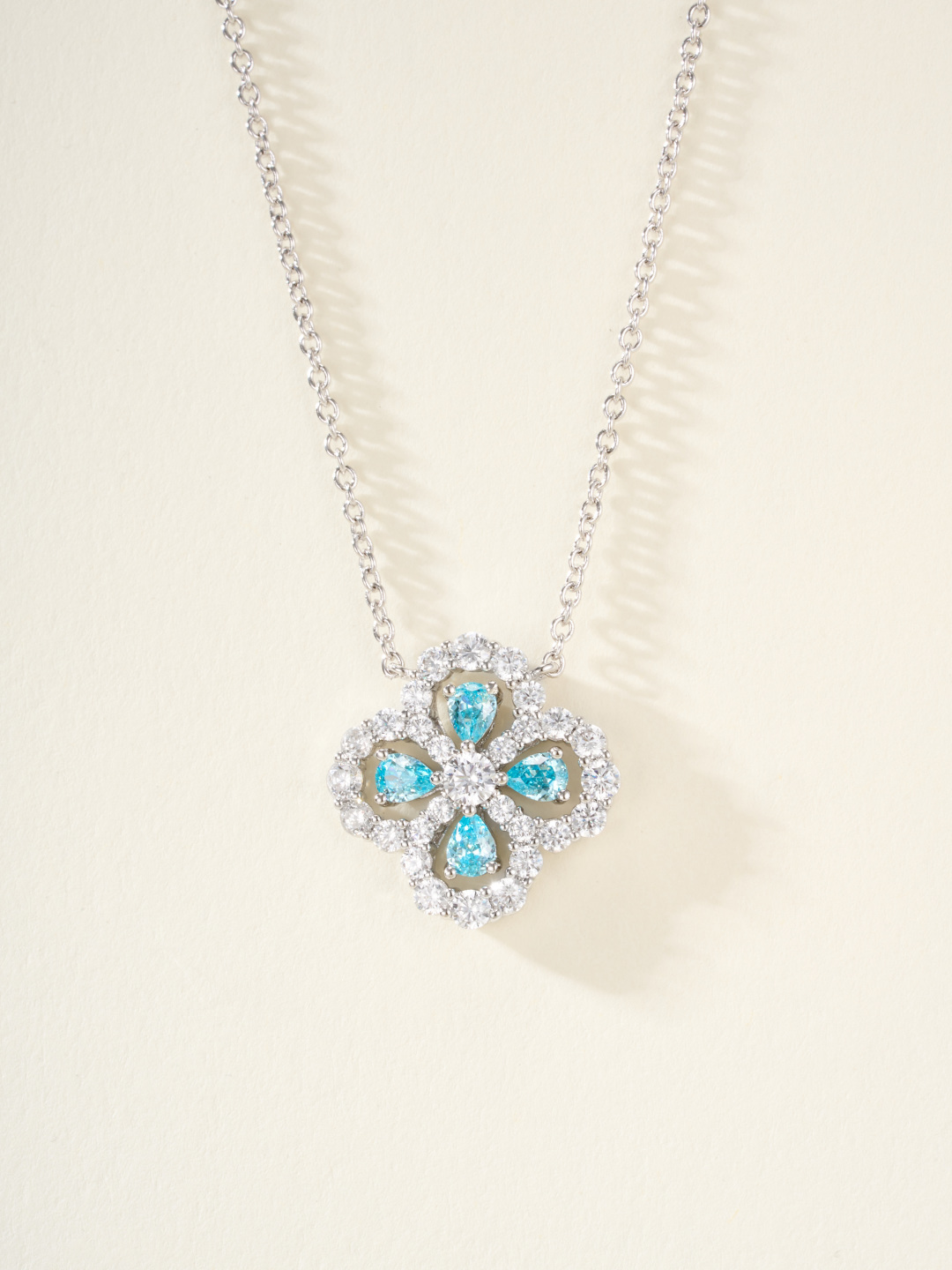 Designer Jewelry Harry Winston Flower Diamond Necklace View 2 | Nigo Office