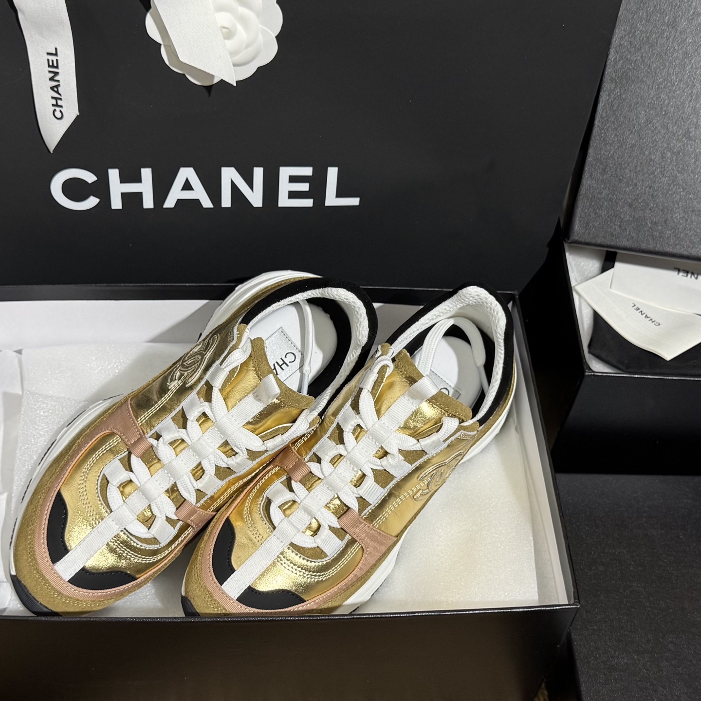 [TOP] CHANEL Sneakers - Gold - 711 Luxury