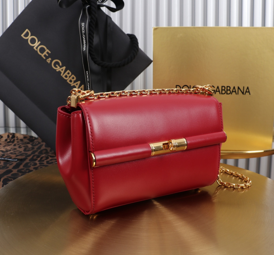 [TOP] Dolce & Gabbana D&G Shoulder Bag 18x10.6x7cm - Red