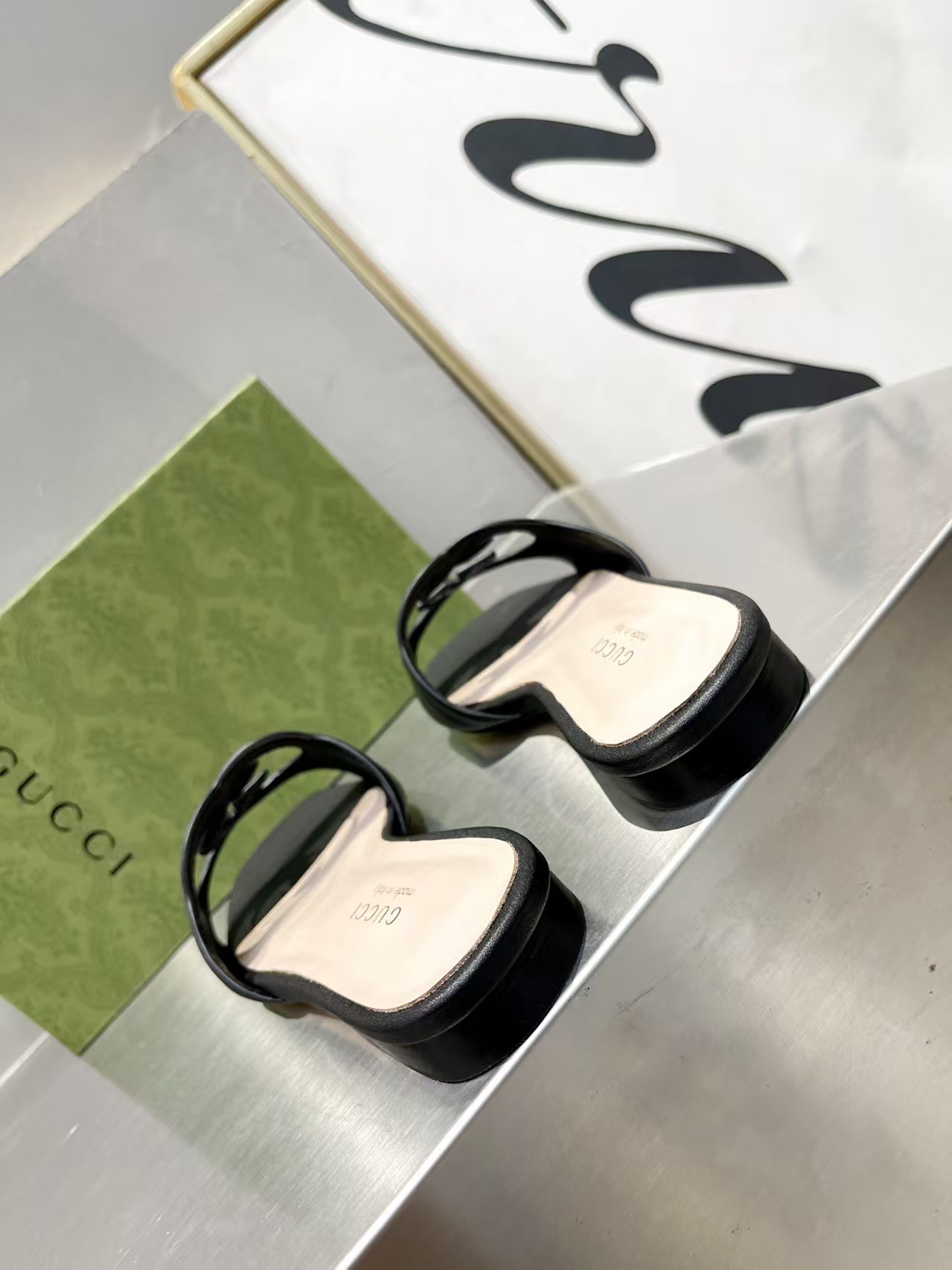 [TOP] GUCCI Double G Slippers - Black - 711 Luxury